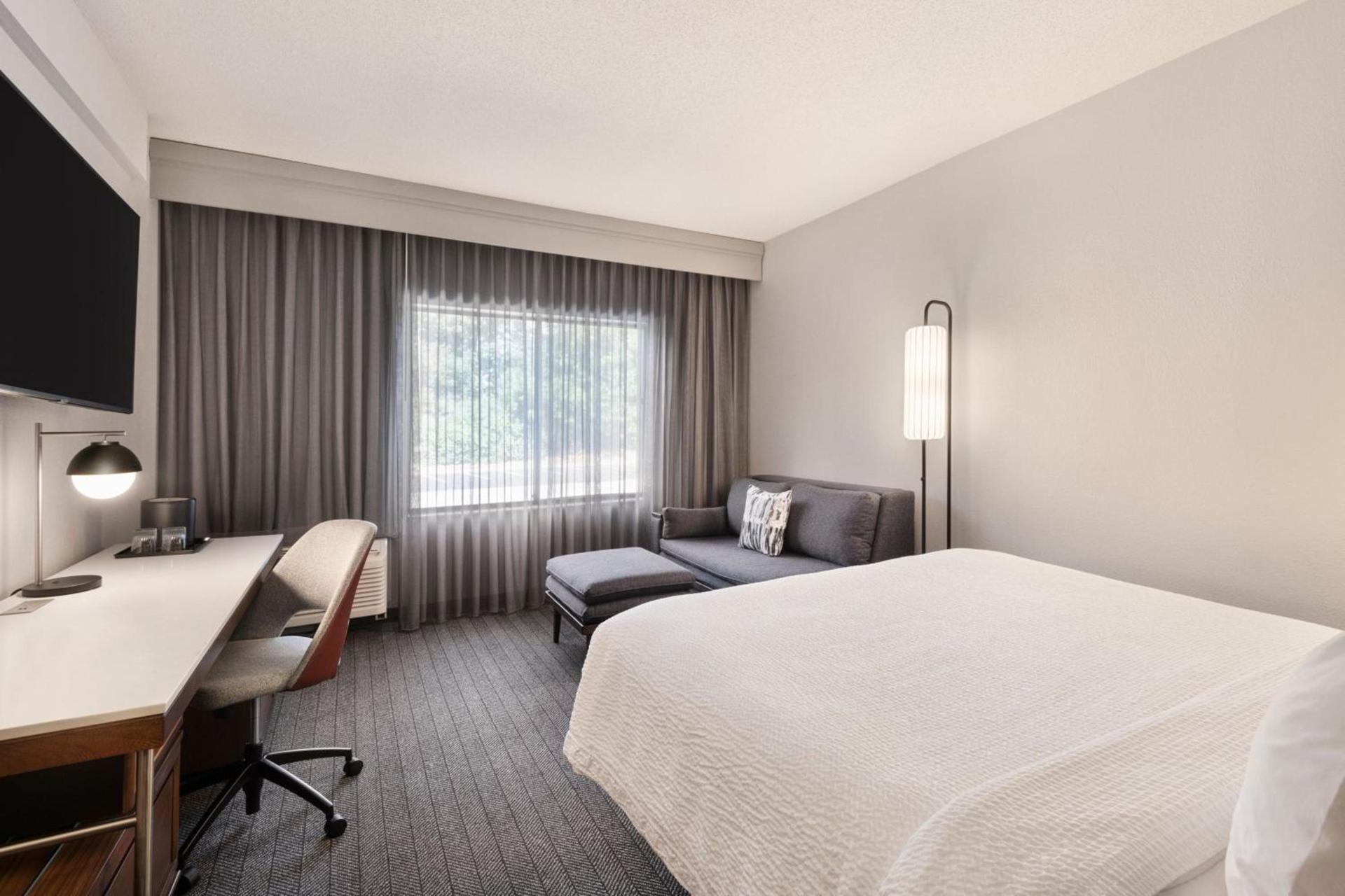 Courtyard by Marriott Burlington photo 6