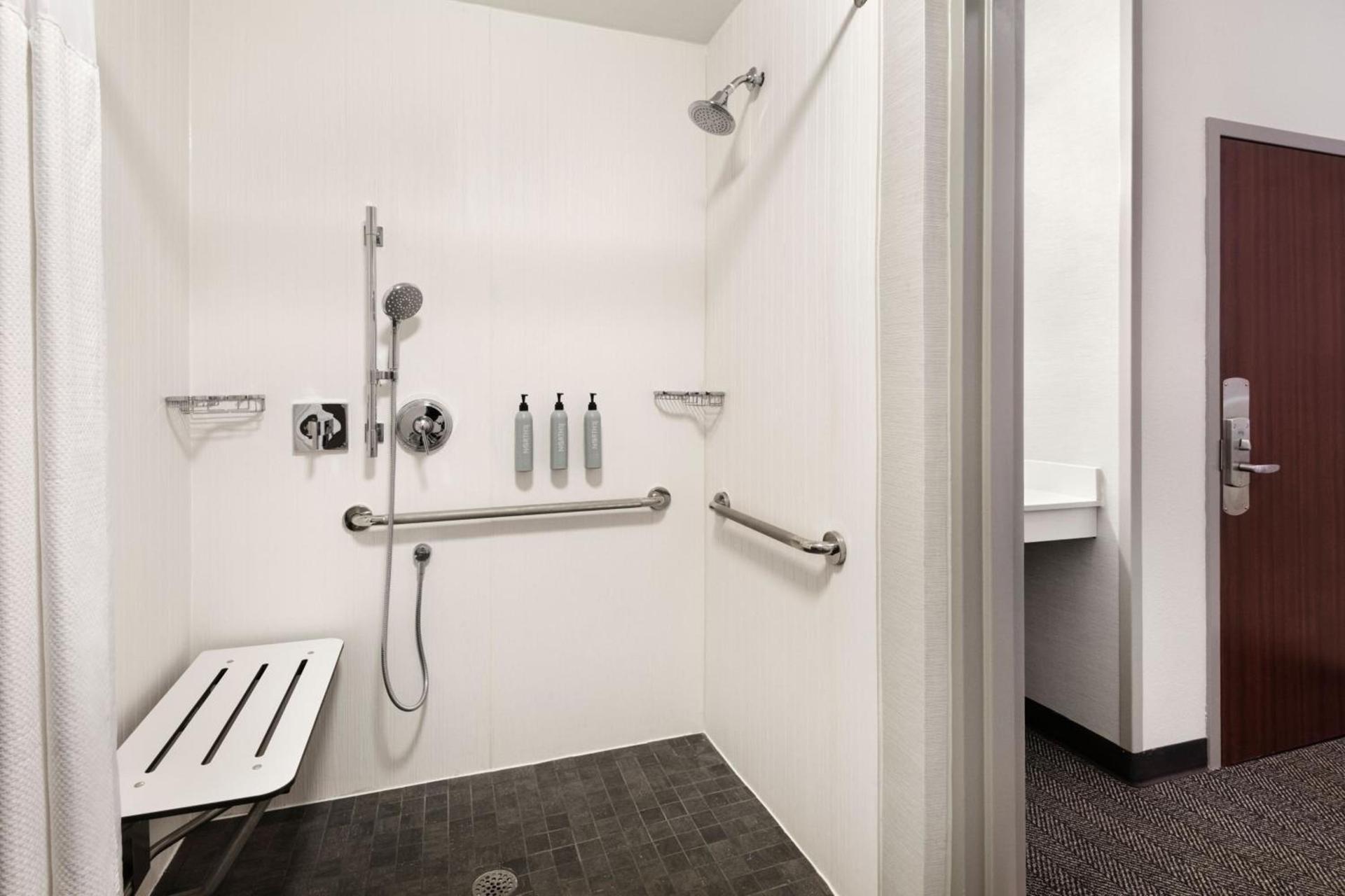 Courtyard by Marriott Burlington photo 9