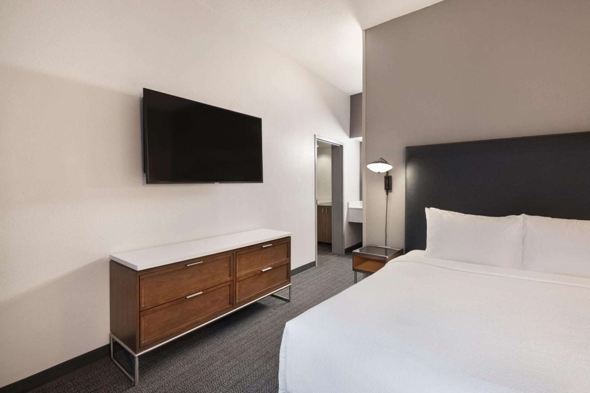 Courtyard by Marriott Burlington photo 12