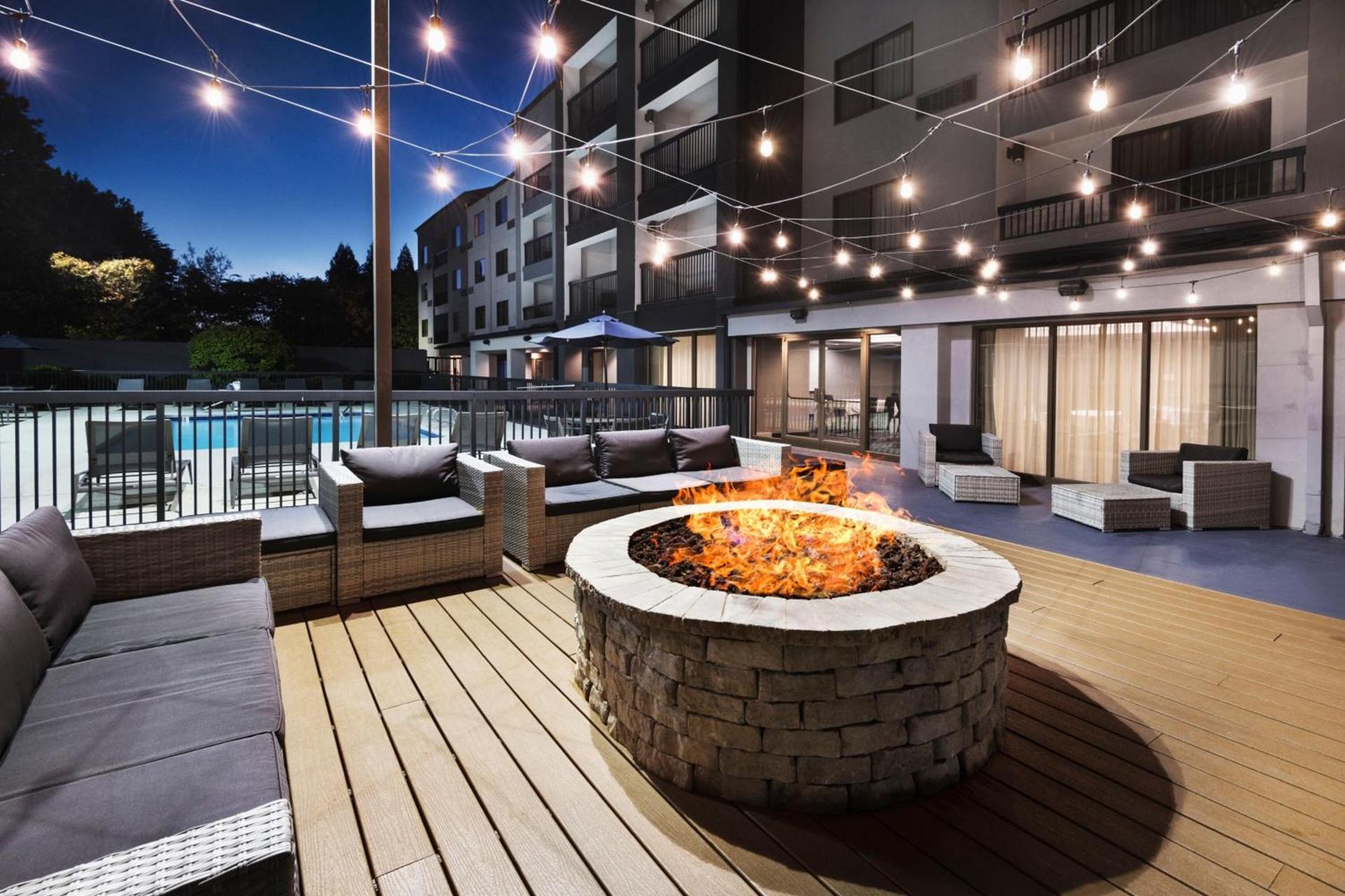 Courtyard by Marriott Burlington photo 14