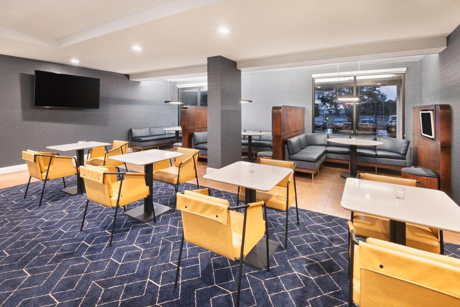 Courtyard by Marriott Burlington photo 15