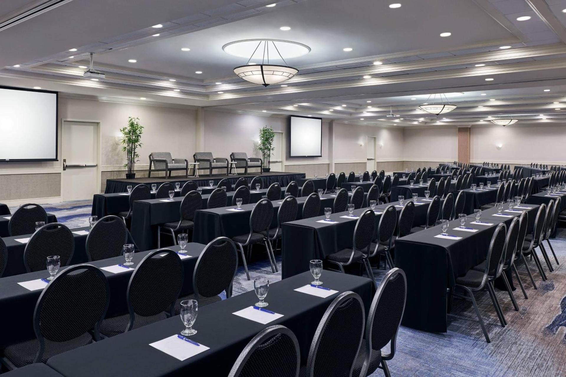 Delta Hotels by Marriott Muskegon Convention Center photo 44