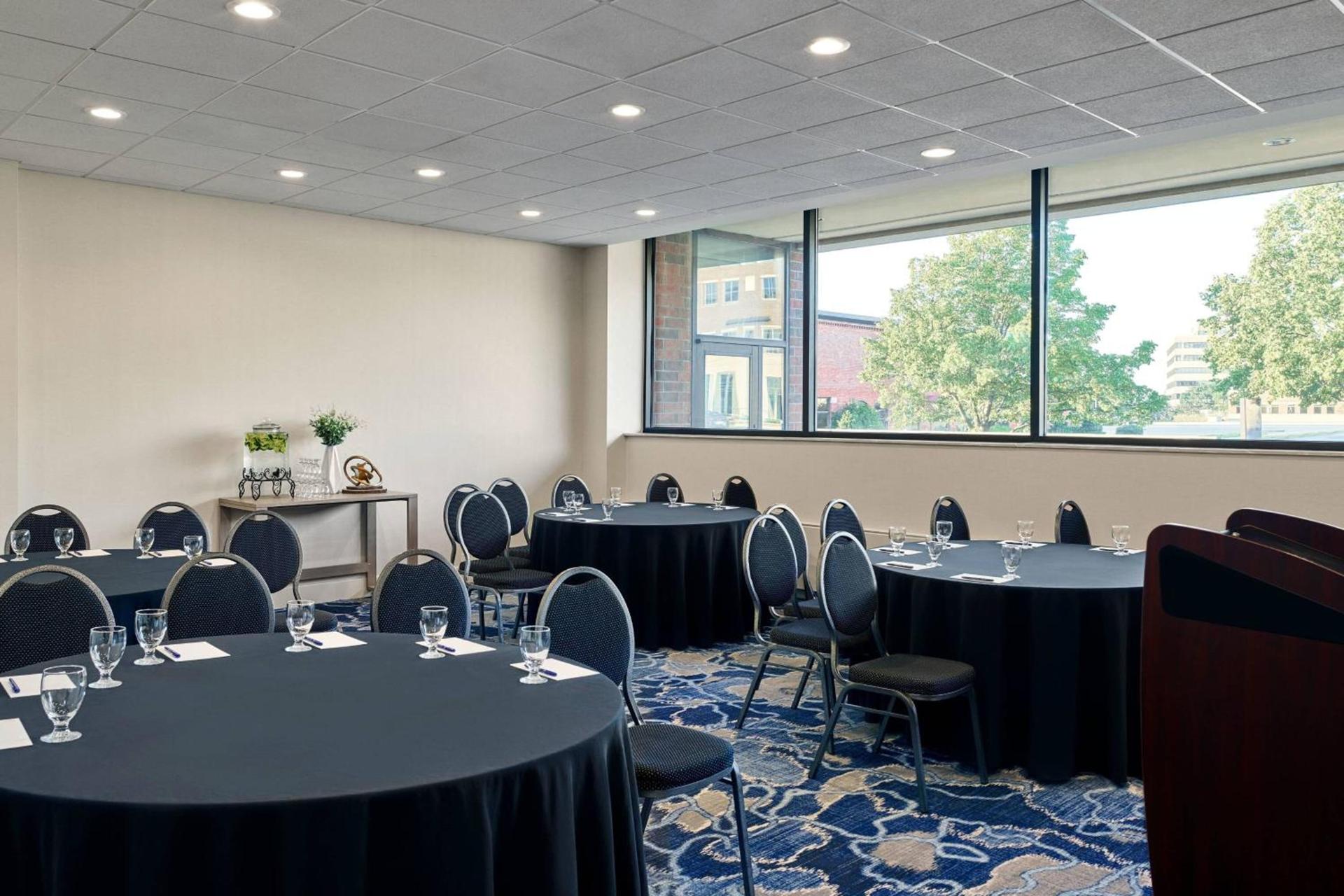 Delta Hotels by Marriott Muskegon Convention Center photo 46