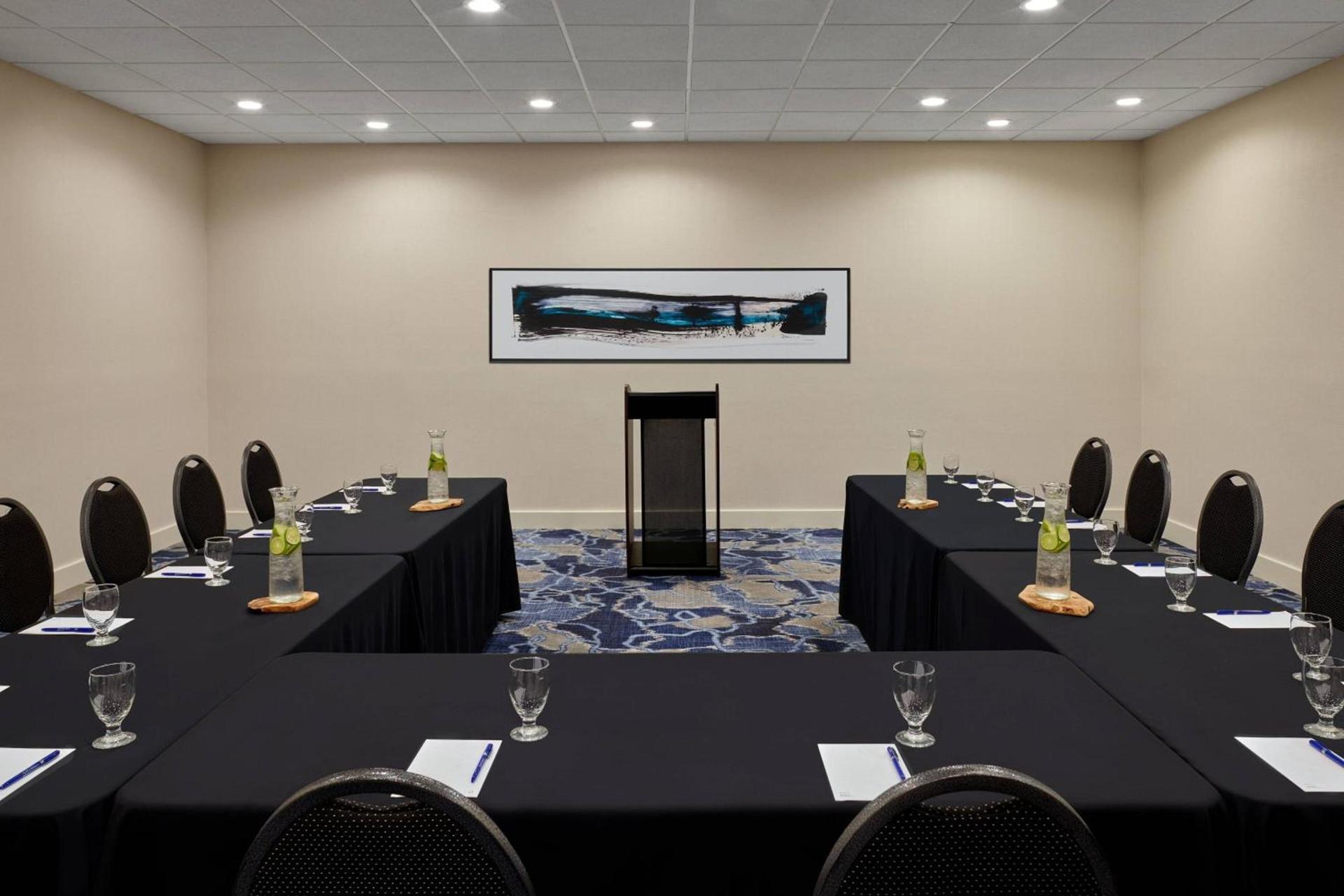 Delta Hotels by Marriott Muskegon Convention Center photo 47