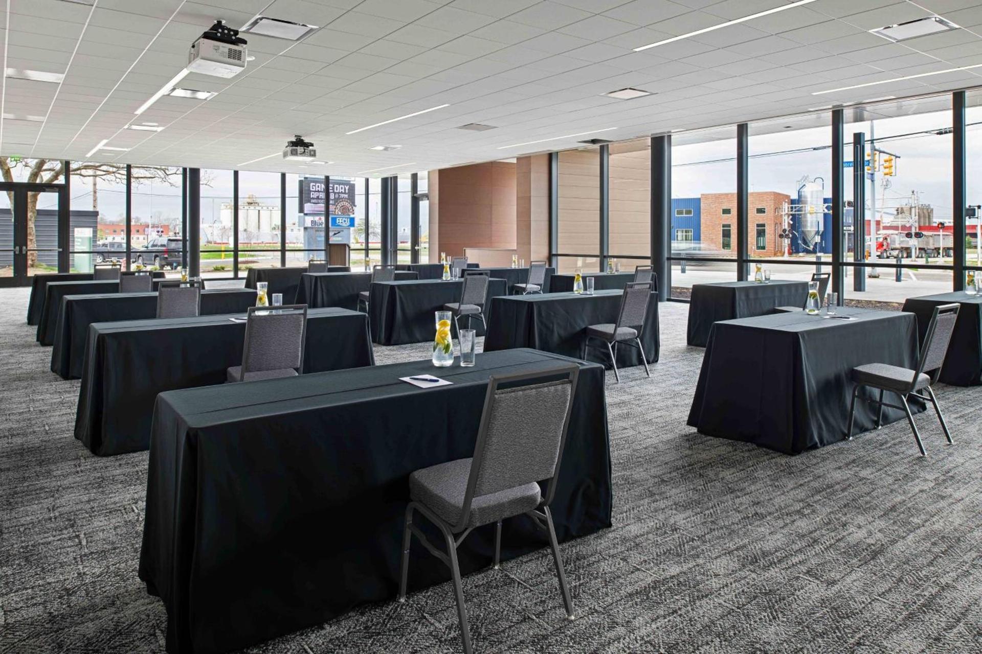 Delta Hotels by Marriott Muskegon Convention Center photo 52