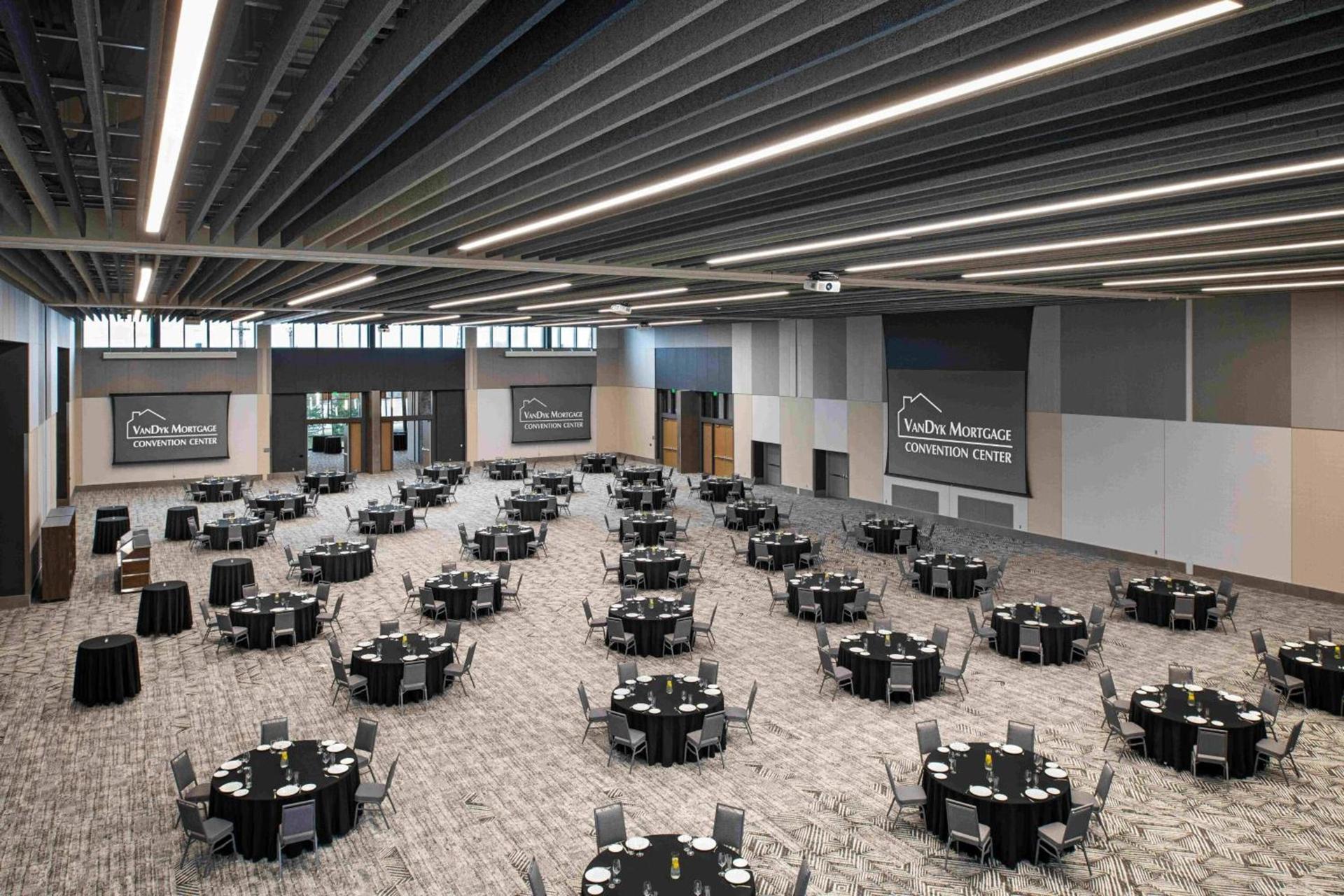 Delta Hotels by Marriott Muskegon Convention Center photo 40