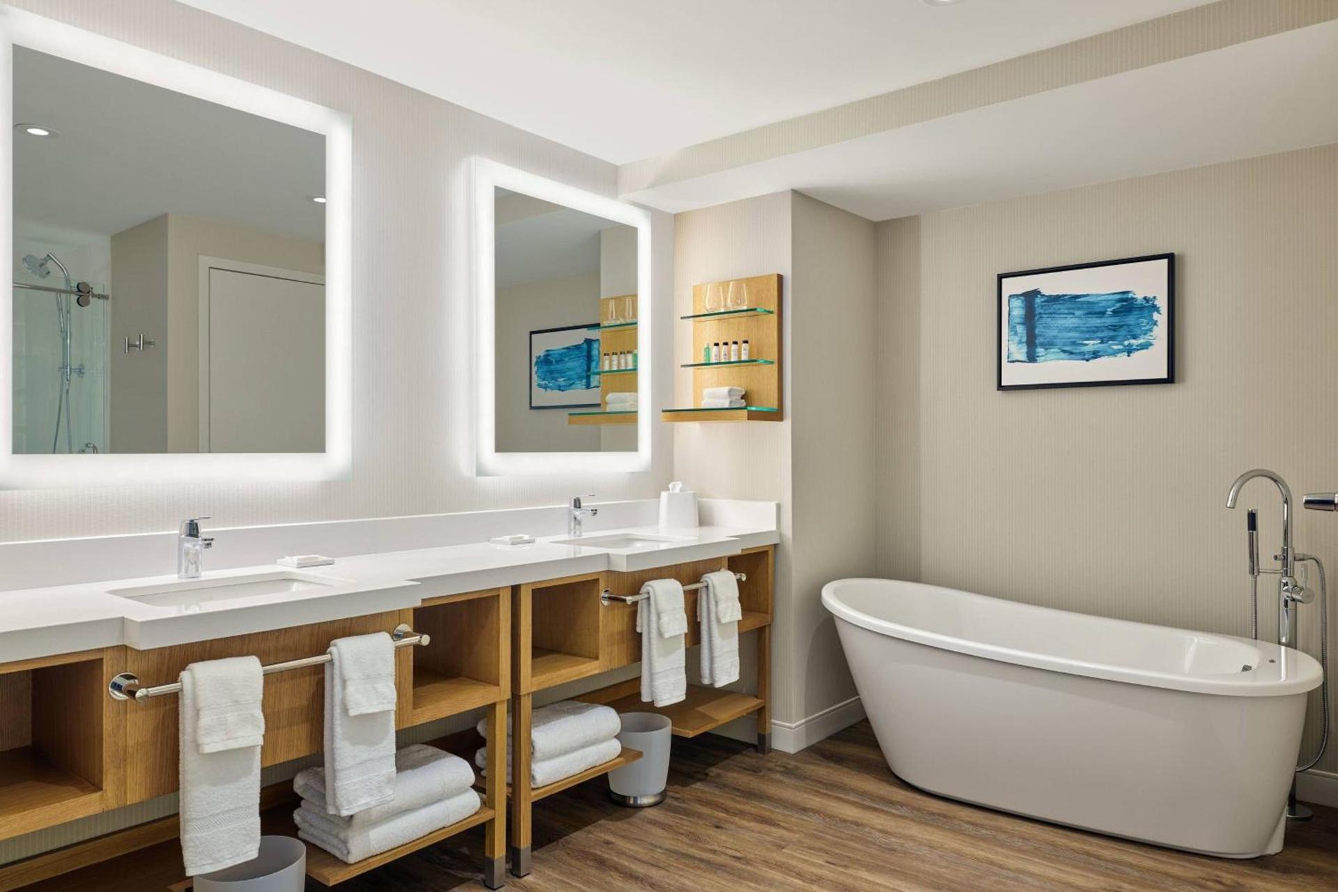 Delta Hotels by Marriott Muskegon Convention Center photo 21