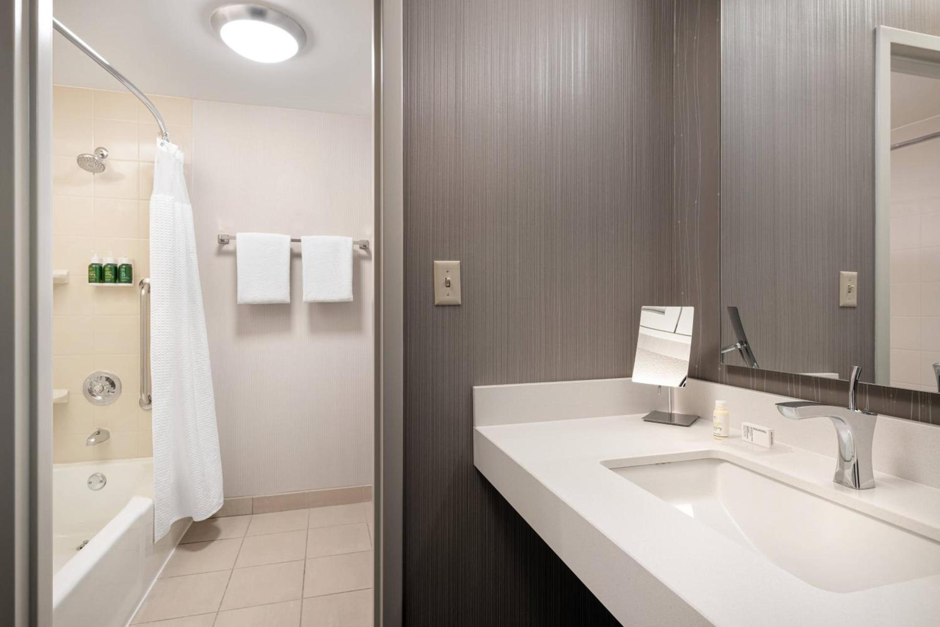 Courtyard by Marriott Boulder photo 11