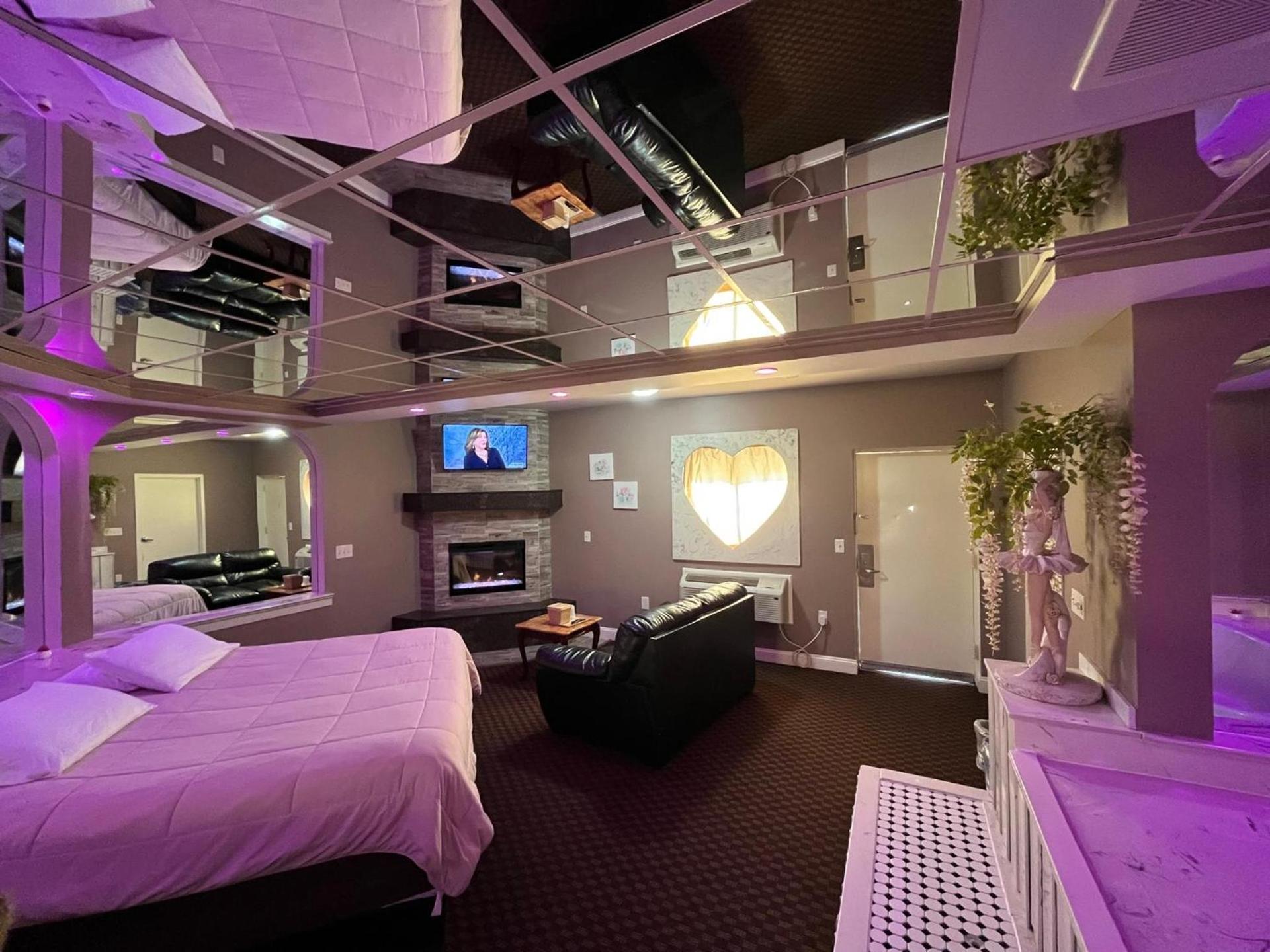 Gallery Holiday Motel photo 19