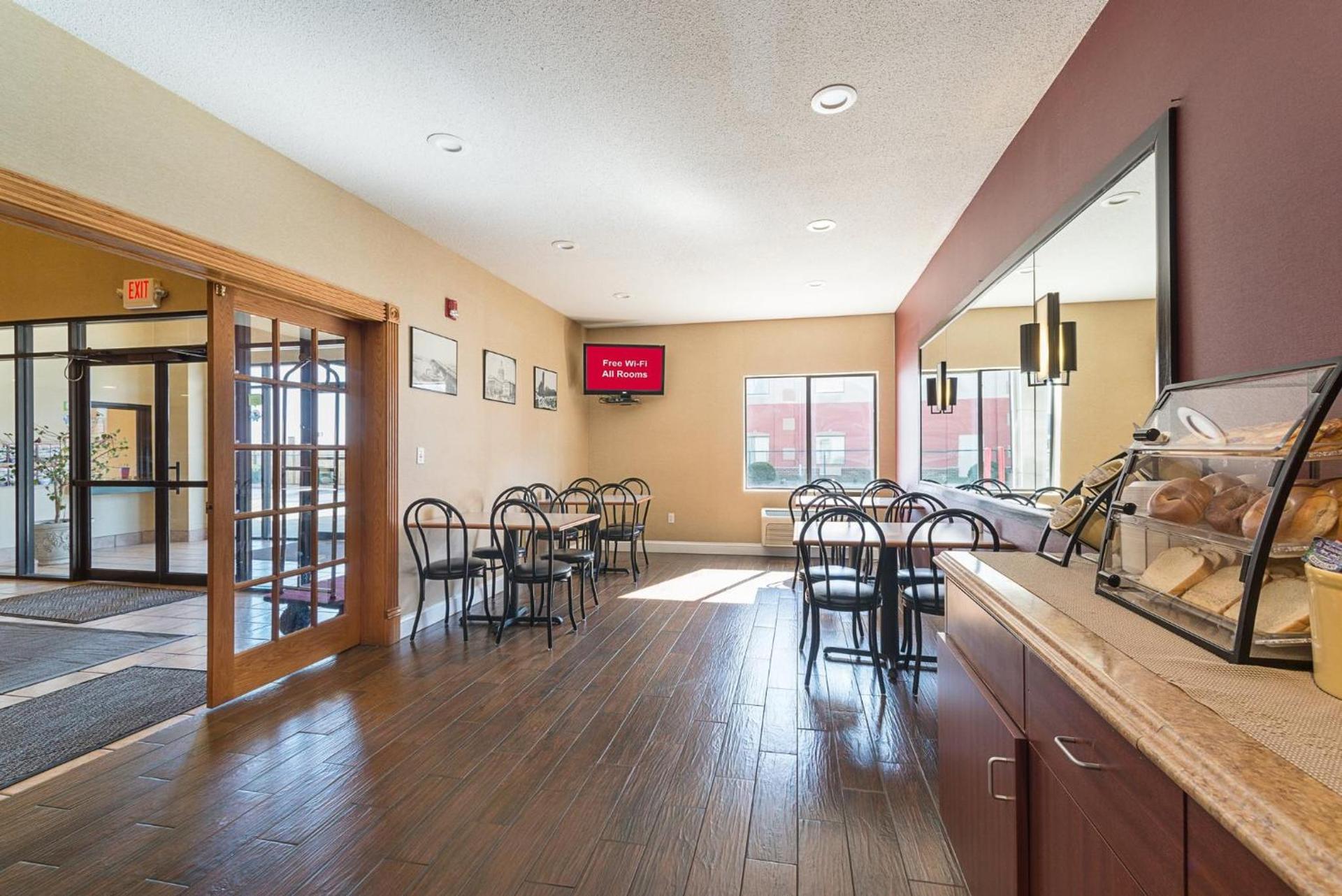 Red Roof Inn St Louis - Troy, IL photo 40