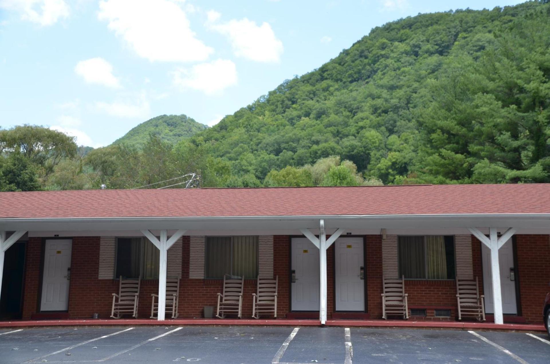 Travelowes Motel - Maggie Valley photo 47