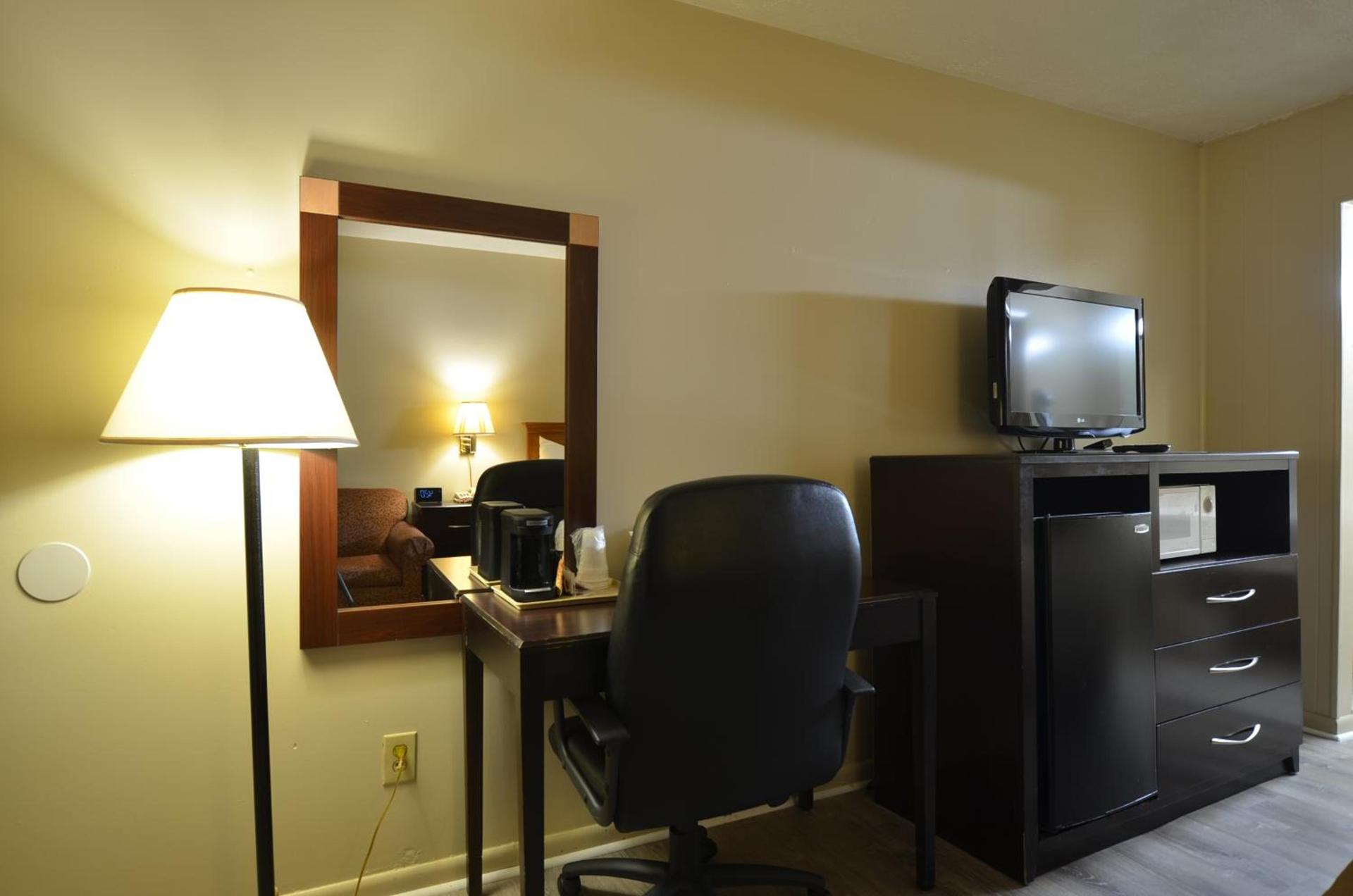 Travelowes Motel - Maggie Valley photo 52