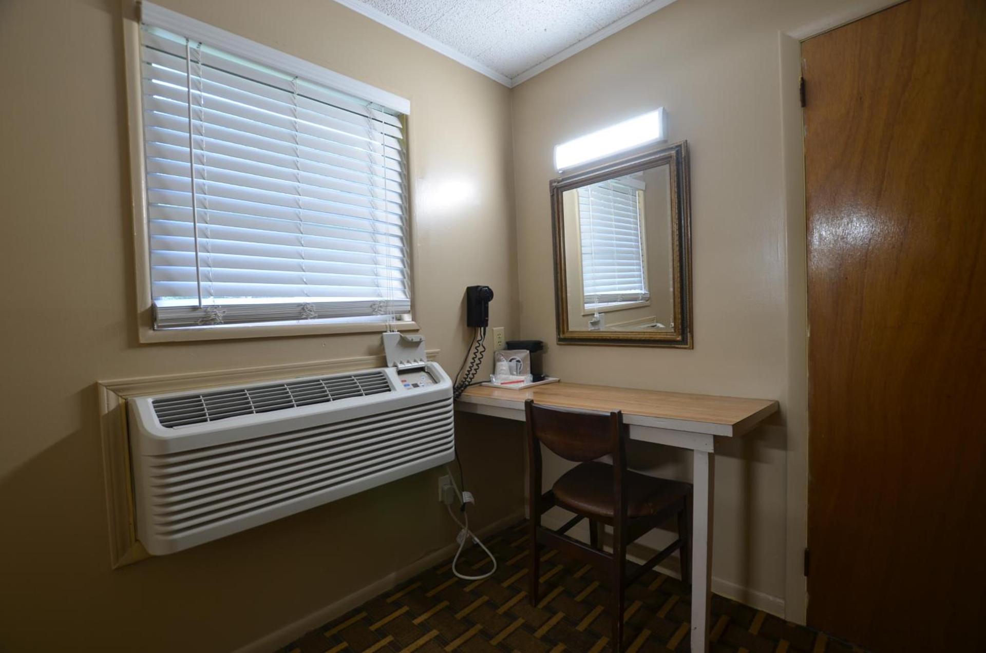 Travelowes Motel - Maggie Valley photo 71