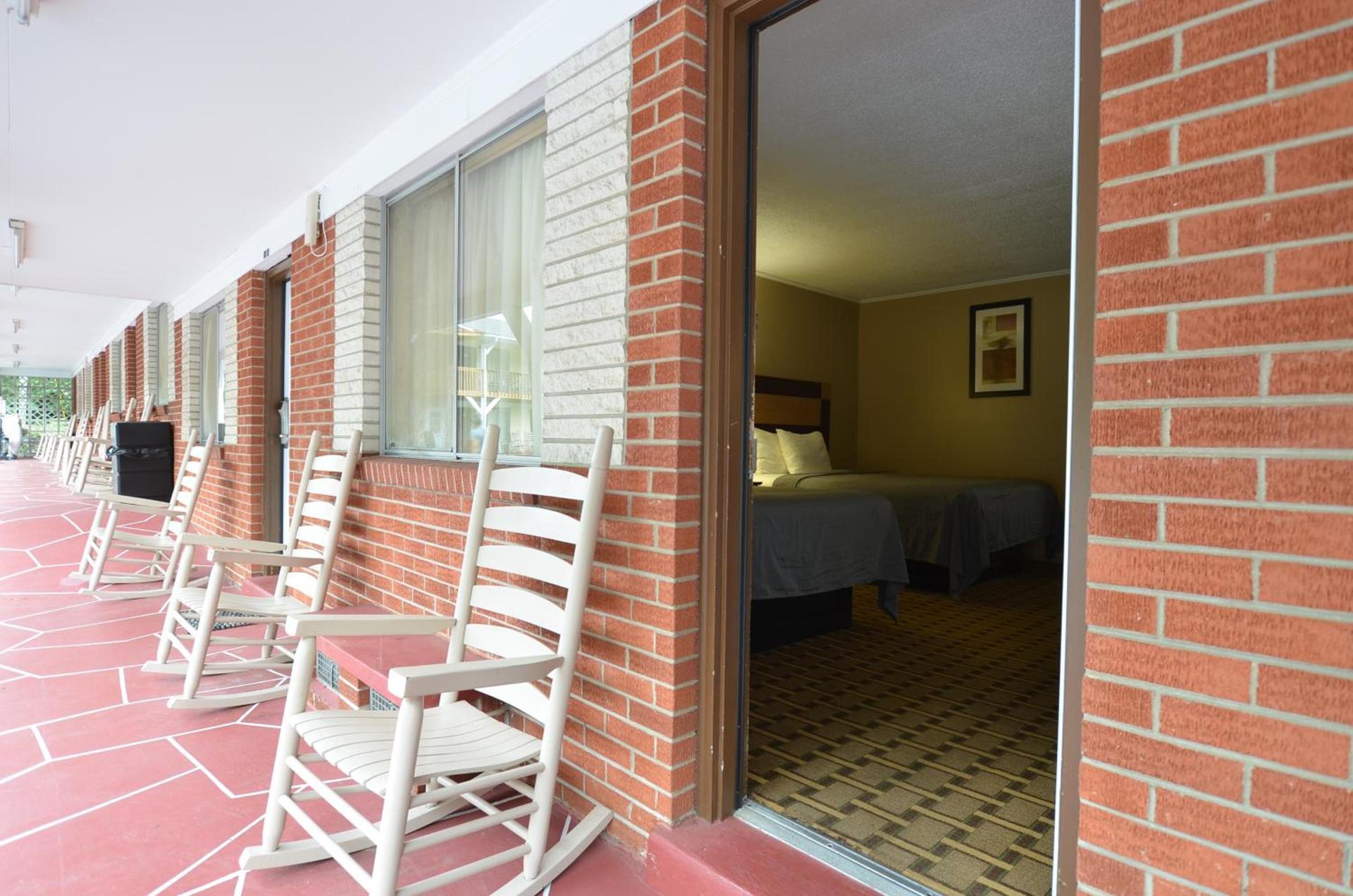 Travelowes Motel - Maggie Valley photo 91