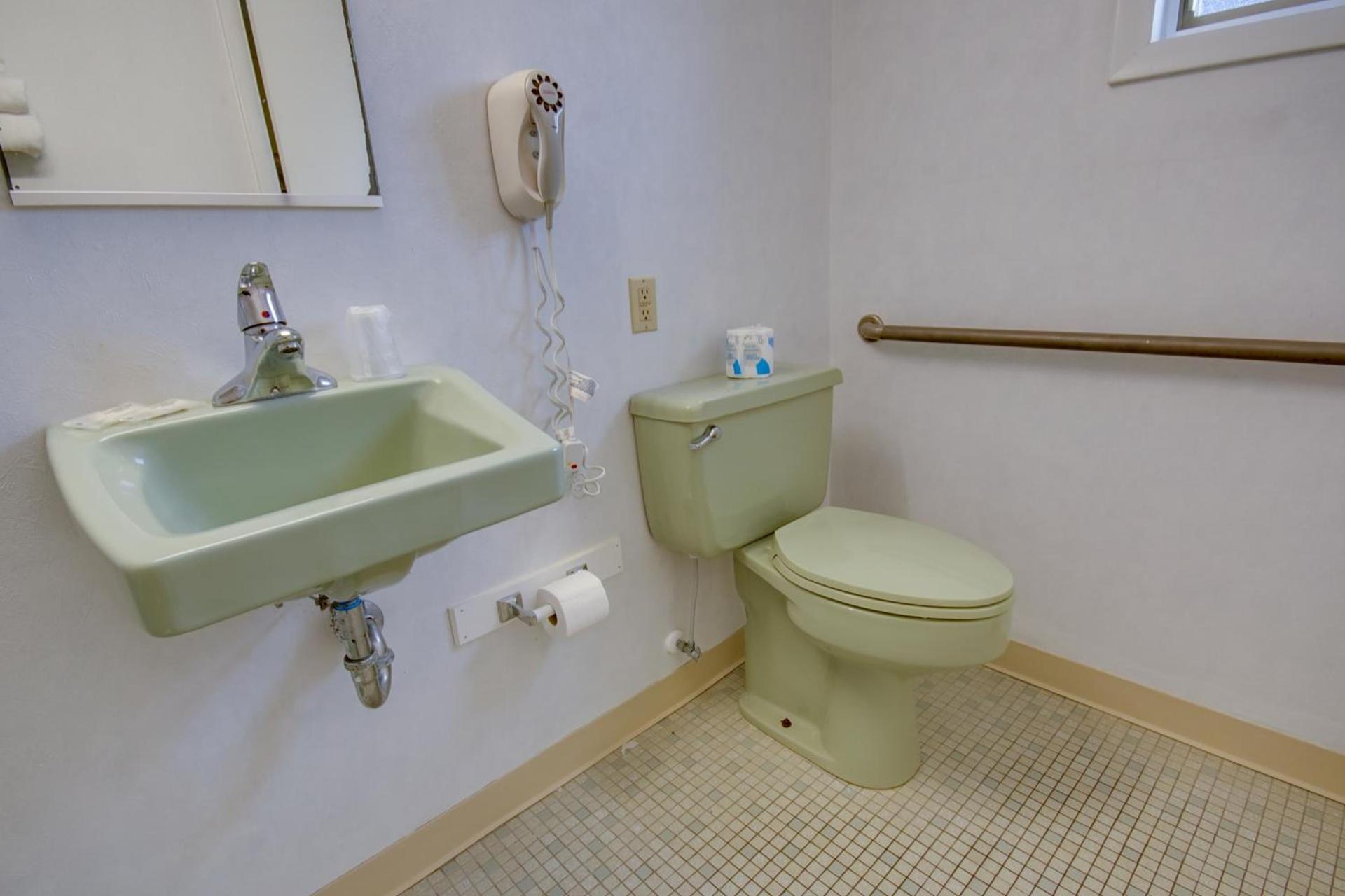 Sahara Motel photo 10