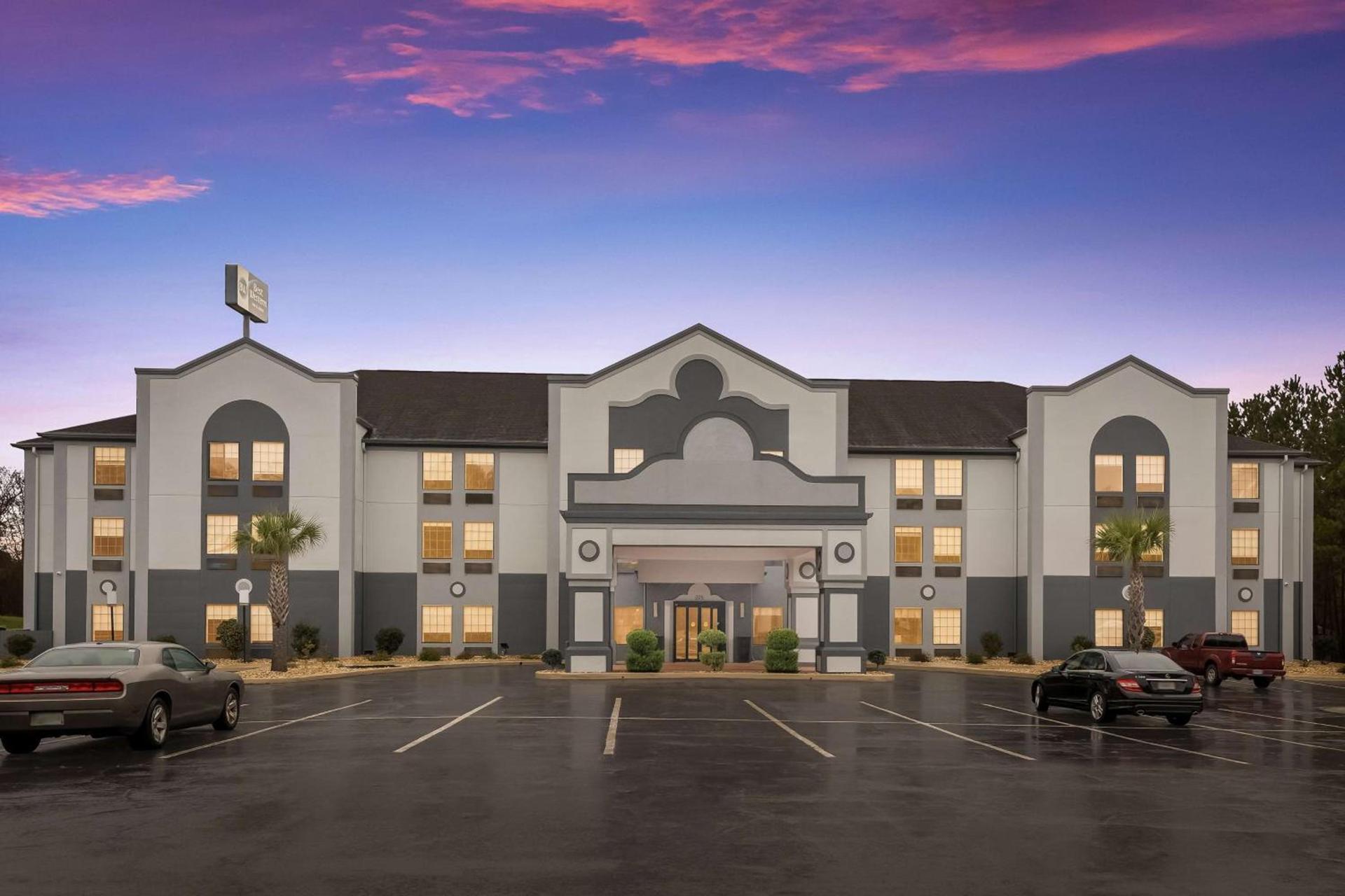 Best Western Bradbury Inn & Suites photo 8