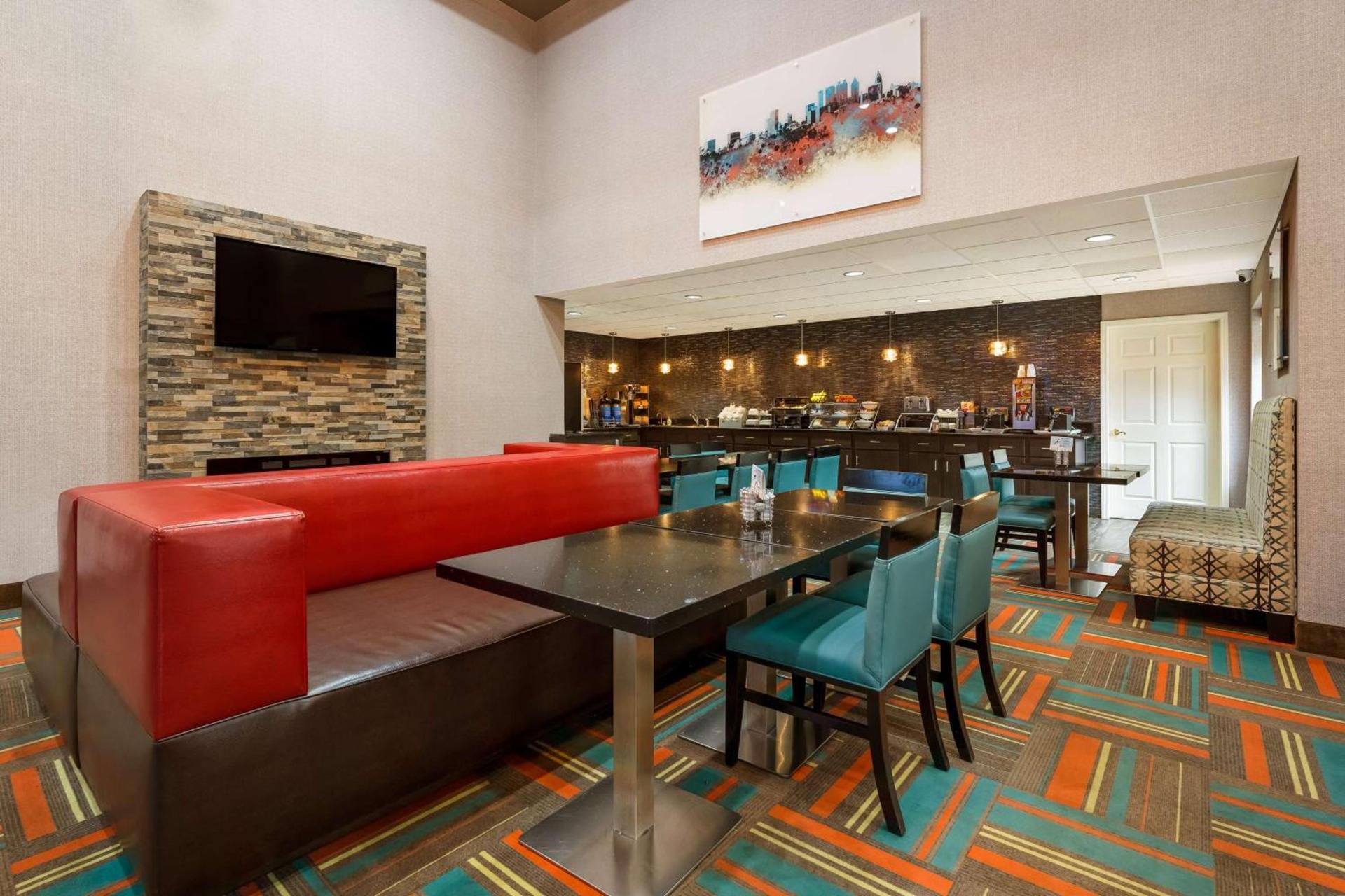 Best Western Bradbury Inn & Suites photo 3