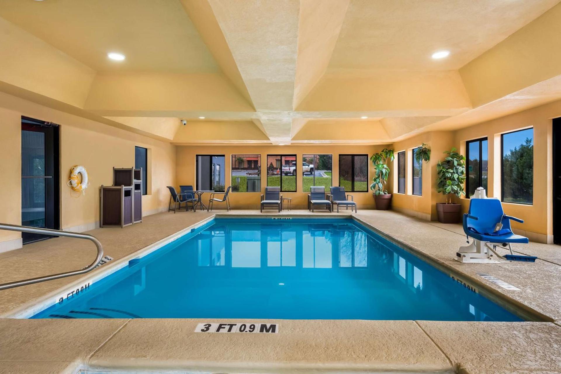 Best Western Bradbury Inn & Suites photo 35