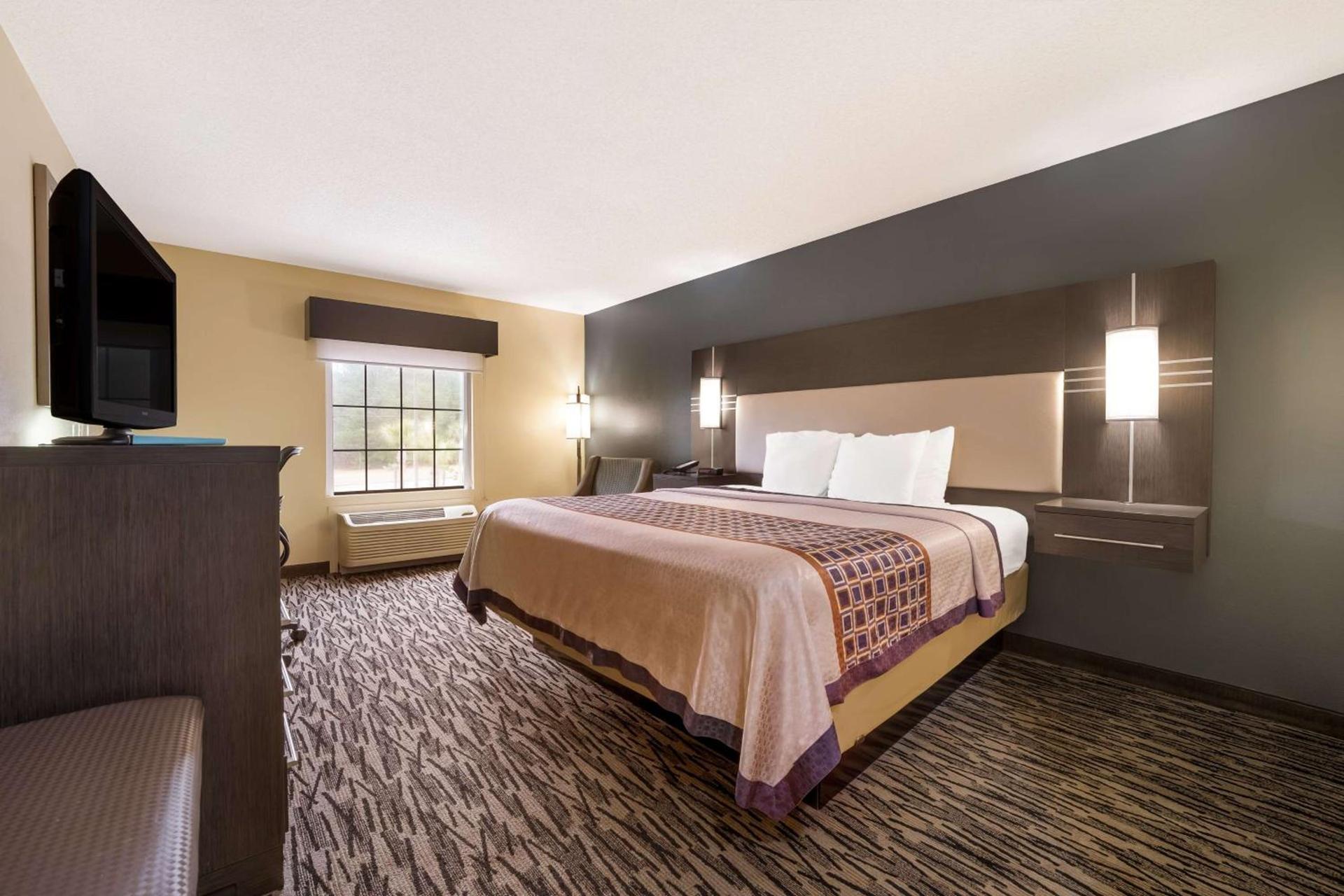 Best Western Bradbury Inn & Suites photo 4