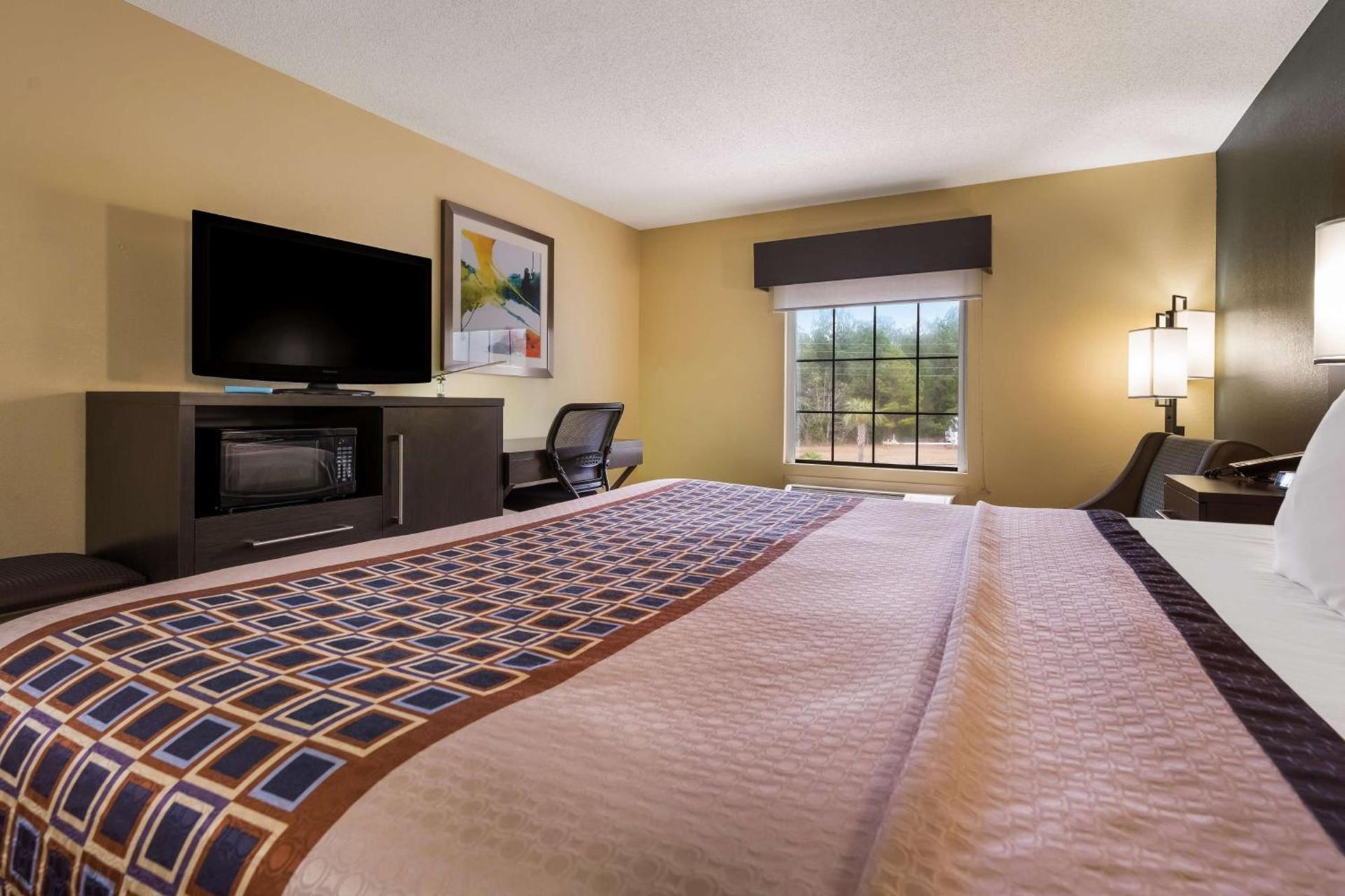 Best Western Bradbury Inn & Suites photo 12