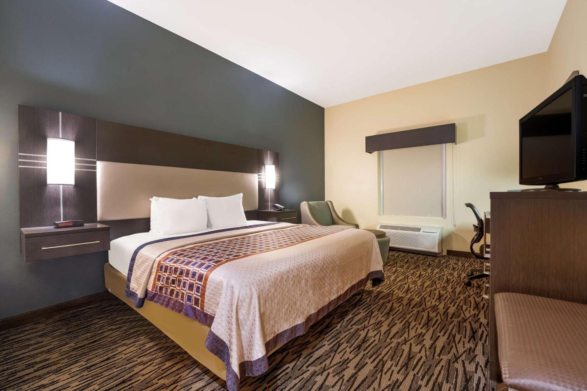 Best Western Bradbury Inn & Suites photo 13