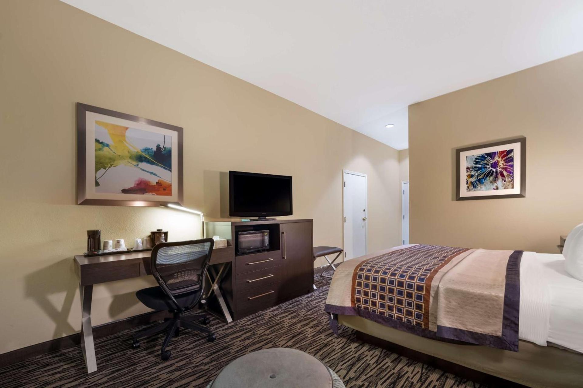 Best Western Bradbury Inn & Suites photo 15
