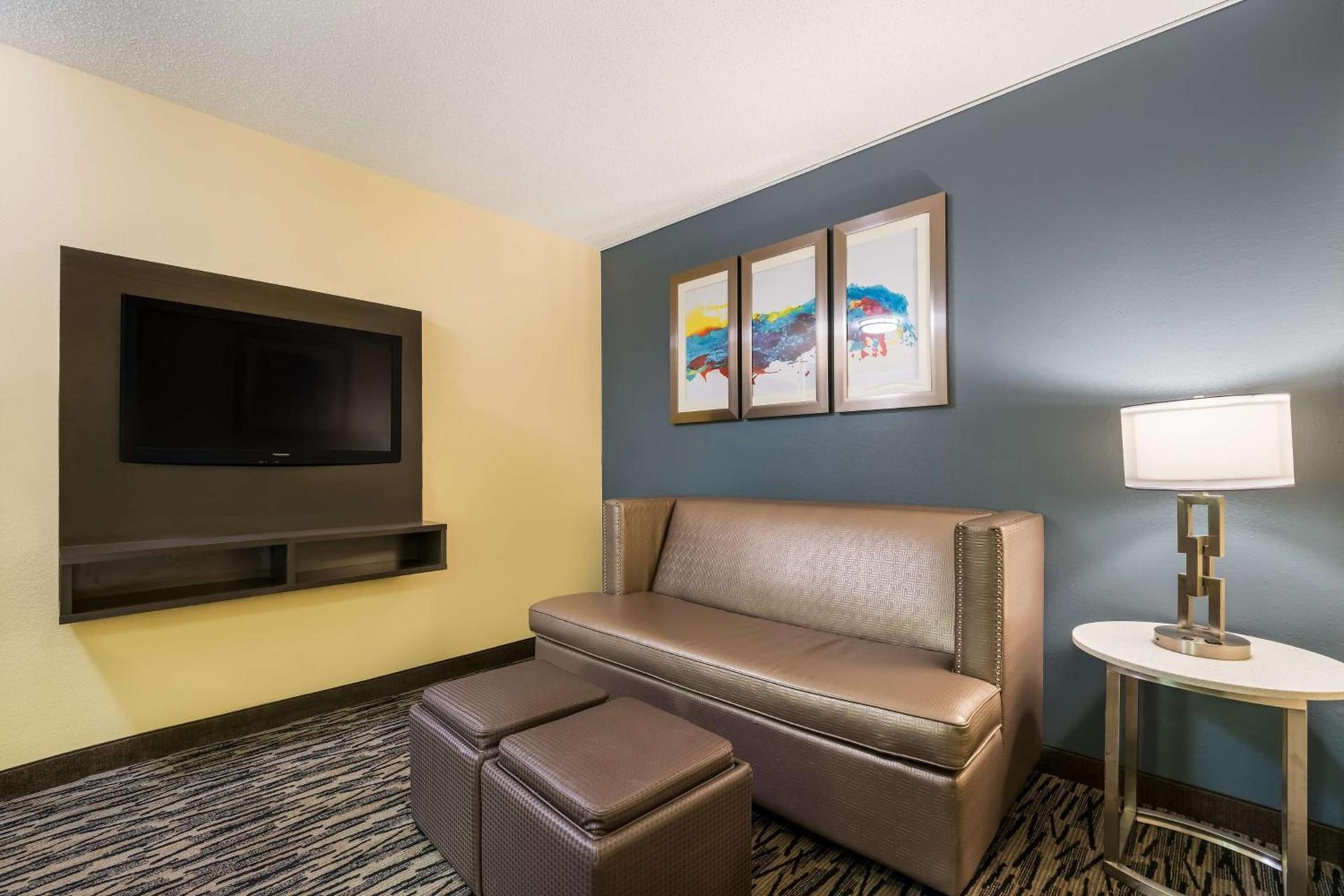 Best Western Bradbury Inn & Suites photo 26