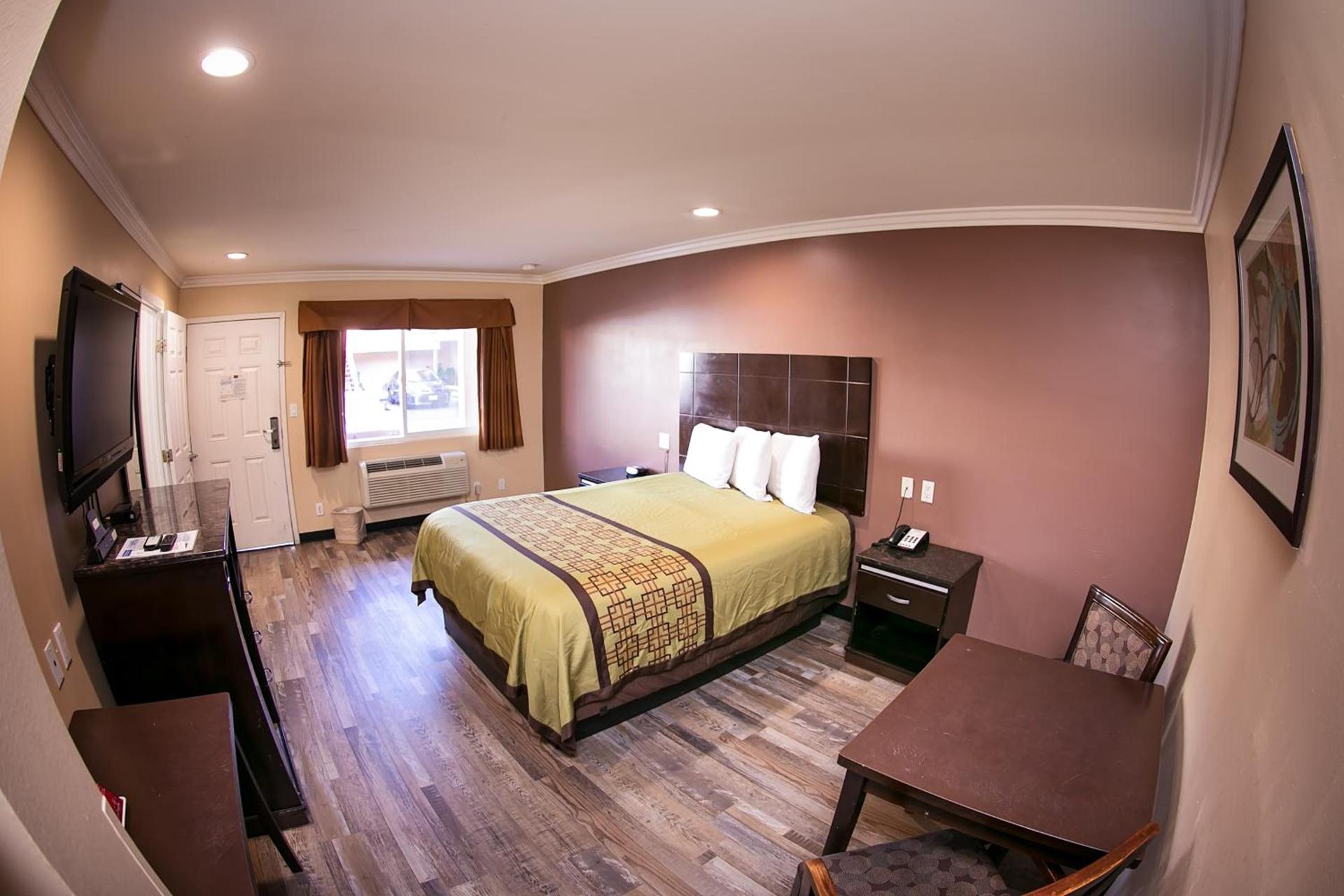 Rodeway Inn & Suites Bellflower photo 42