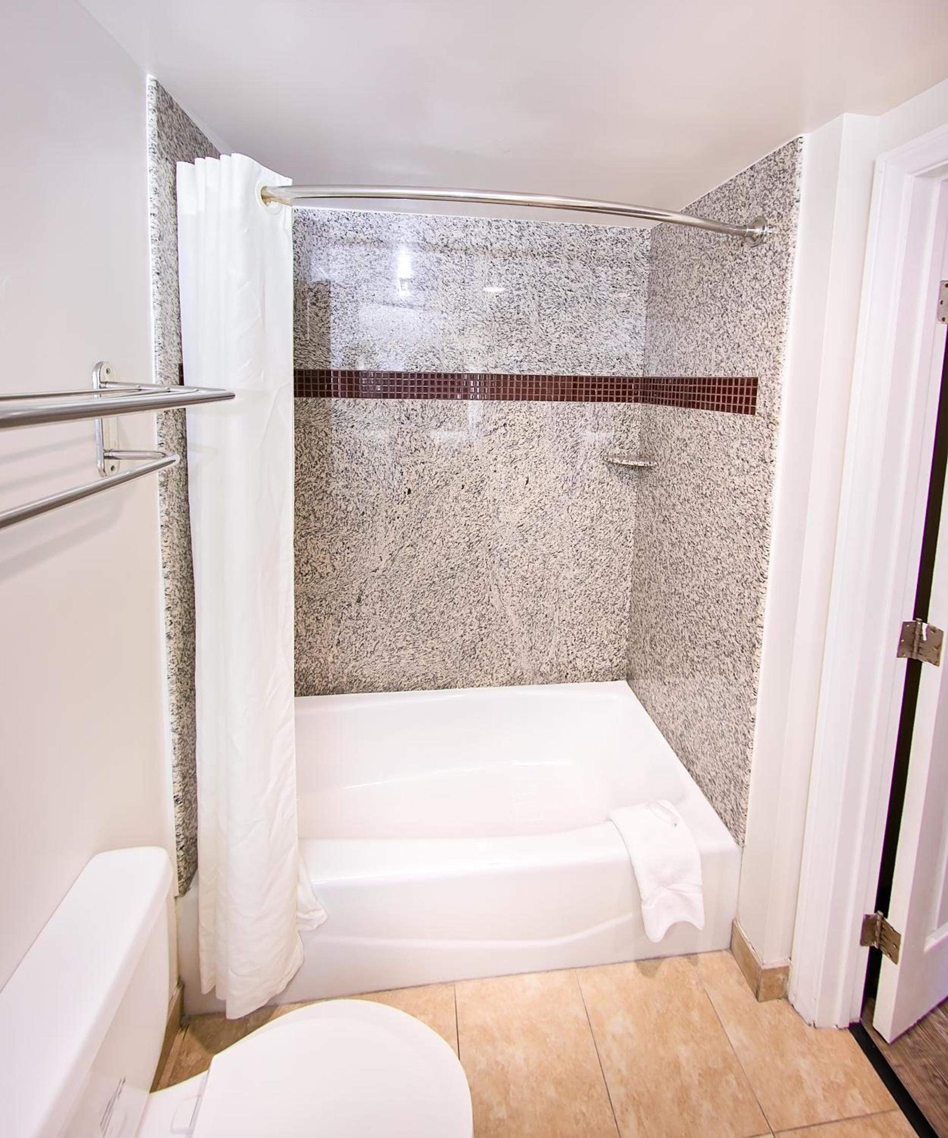 Rodeway Inn & Suites Bellflower photo 46