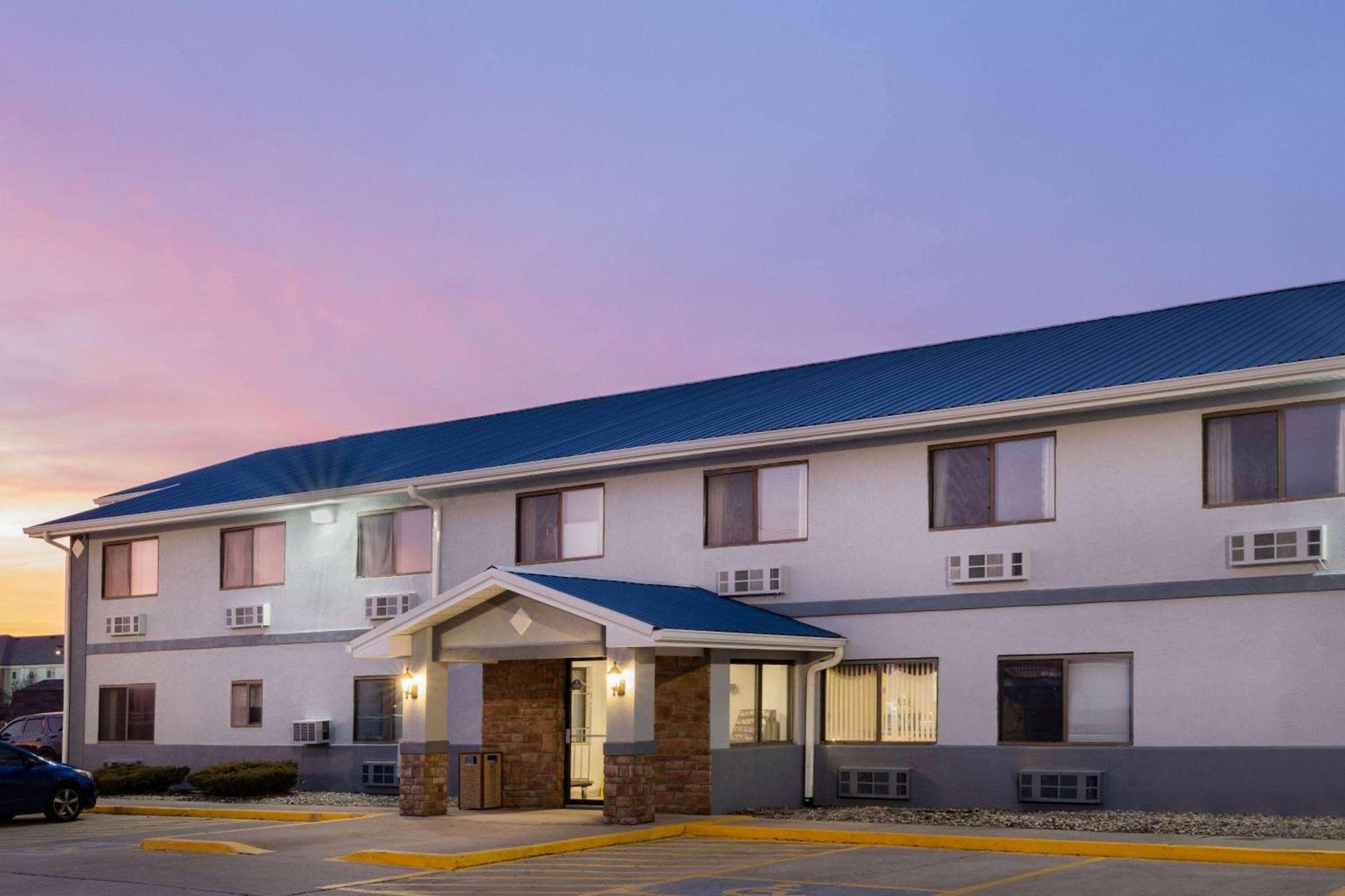Super 8 by Wyndham Danville photo 5
