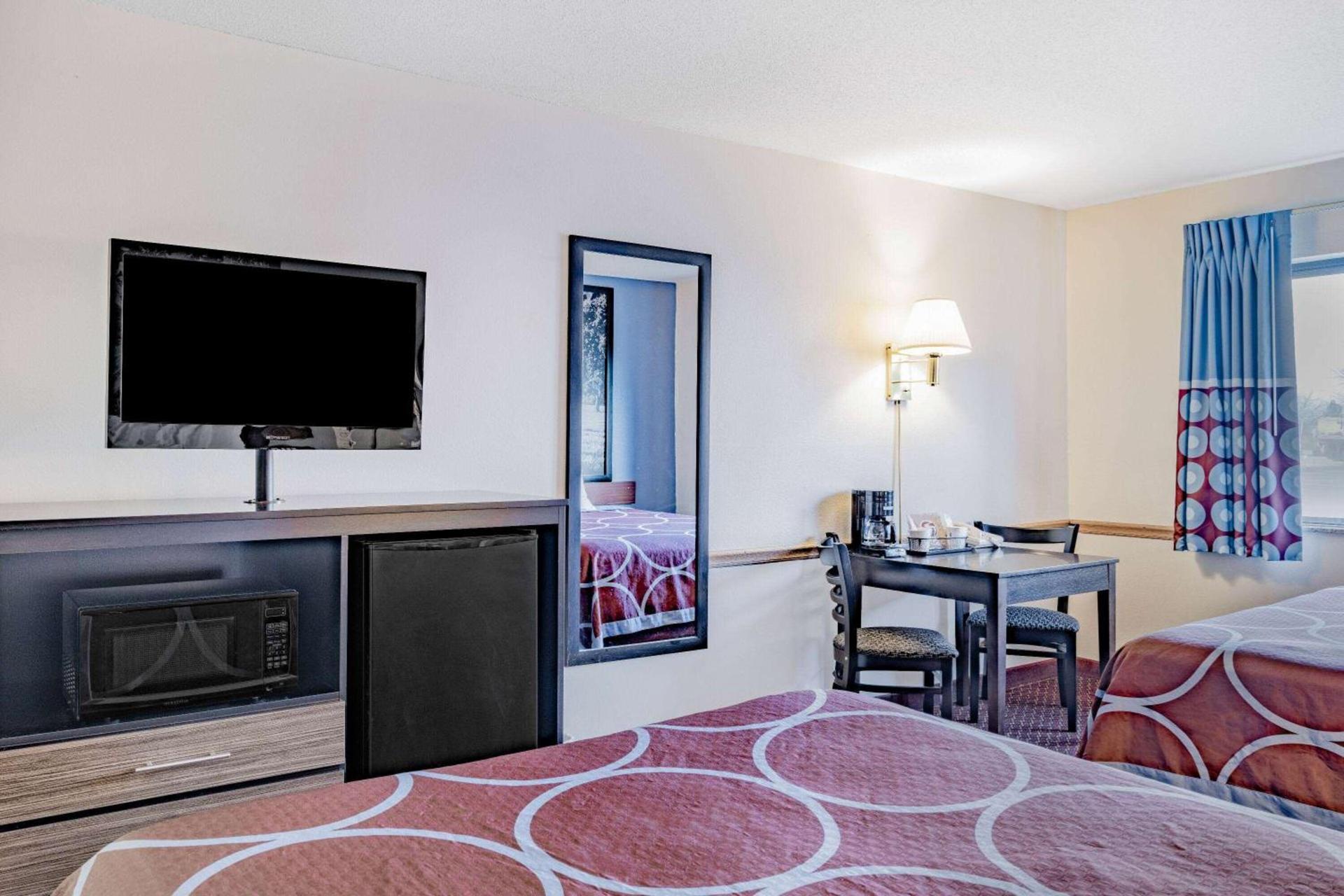 Super 8 by Wyndham Danville photo 29