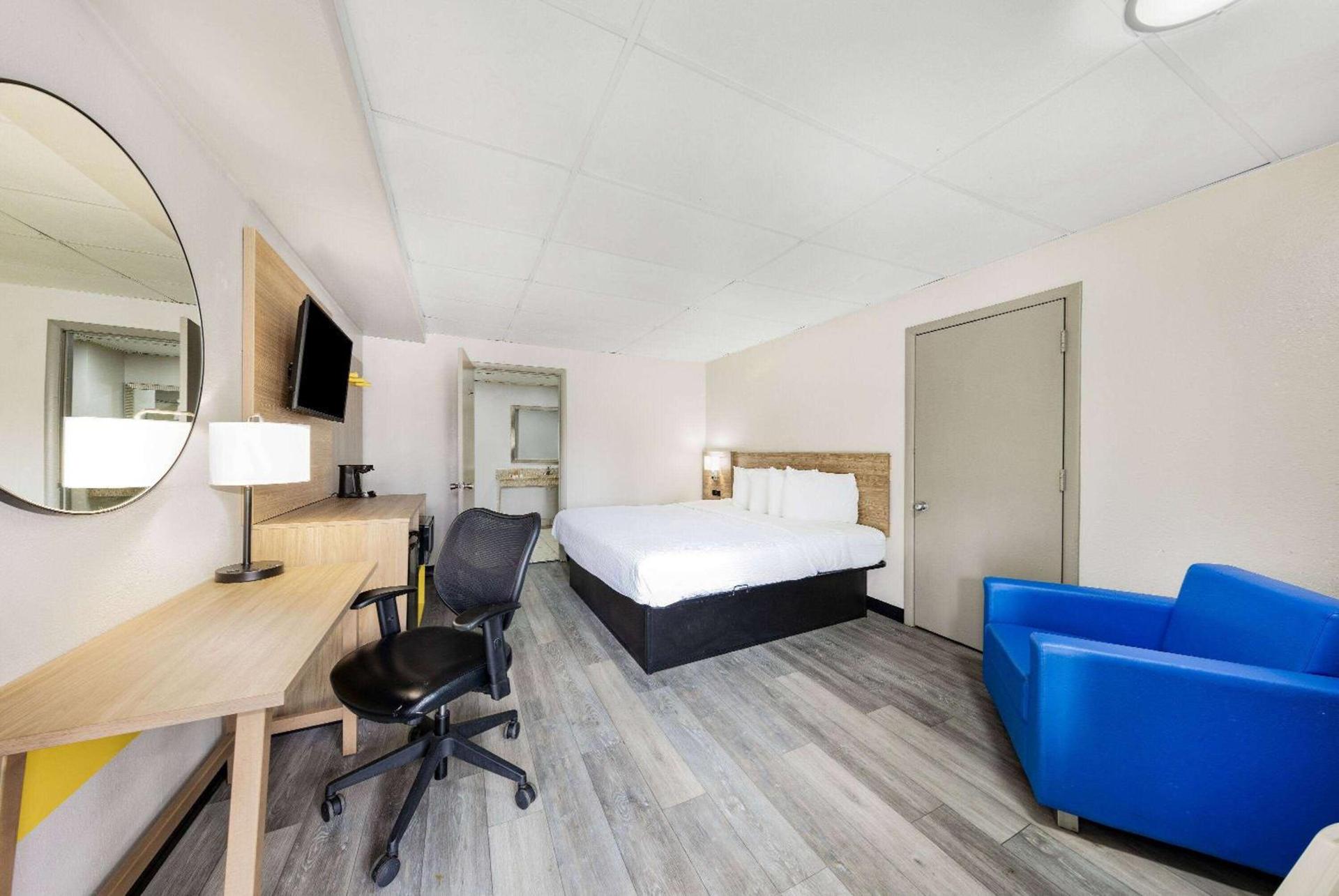 Days Inn by Wyndham Fredericksburg North photo 11
