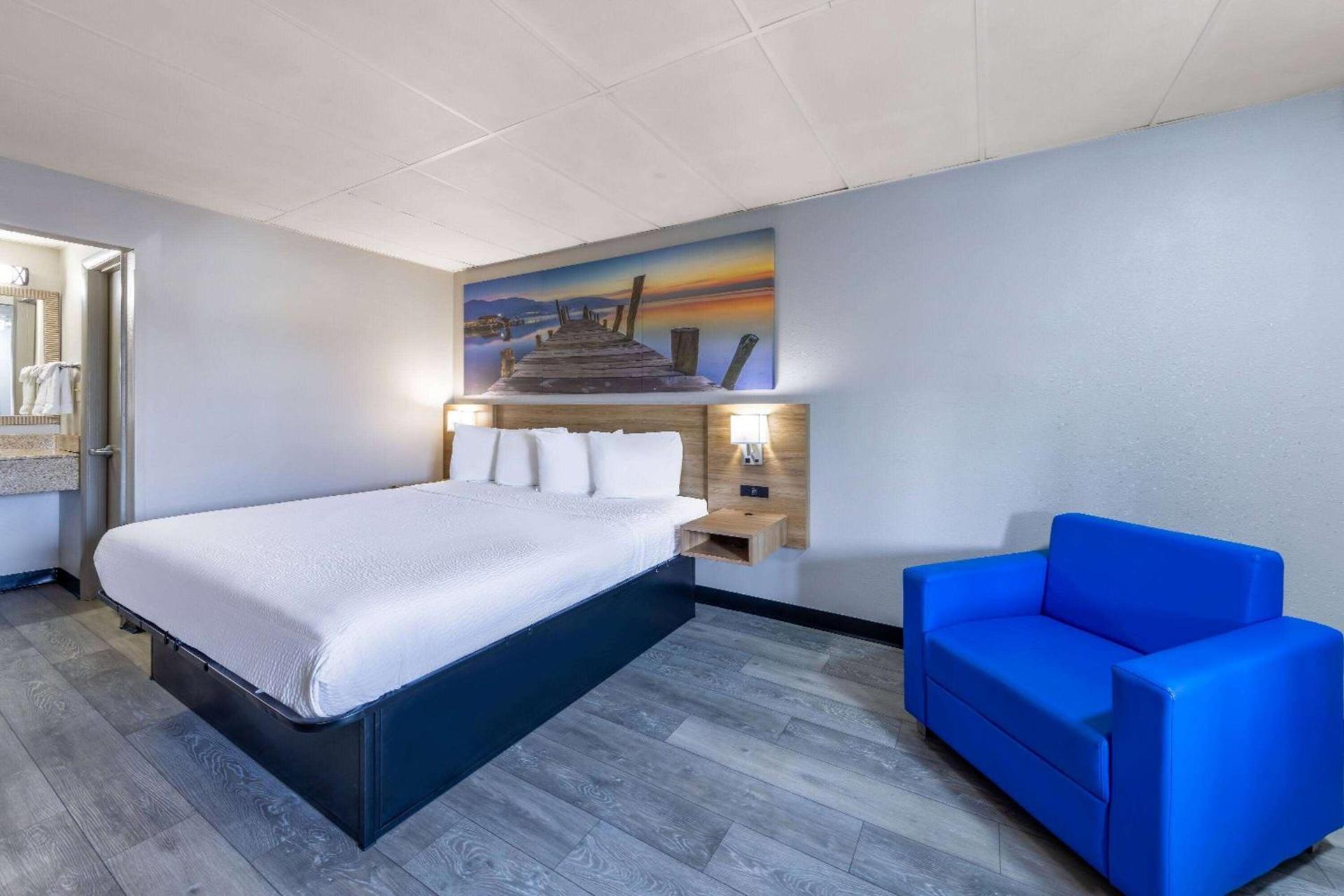 Days Inn by Wyndham Fredericksburg North photo 13