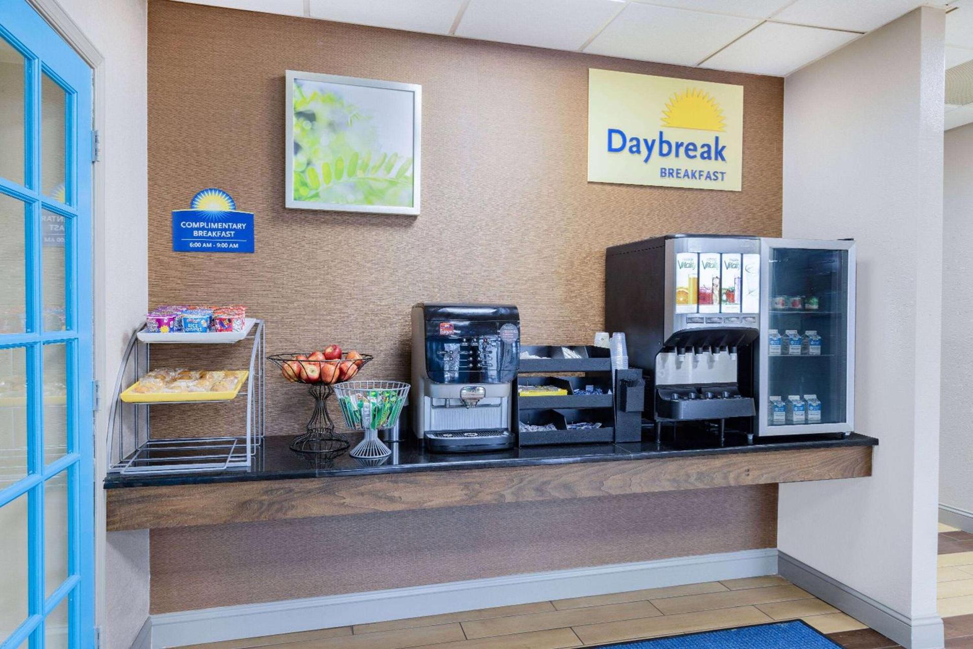 Days Inn by Wyndham Fredericksburg North photo 10