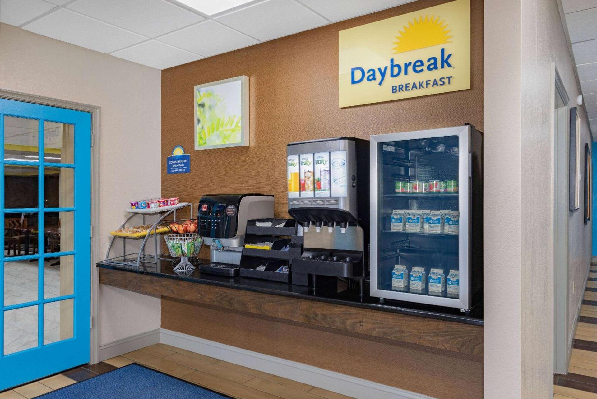 Days Inn by Wyndham Fredericksburg North photo 9