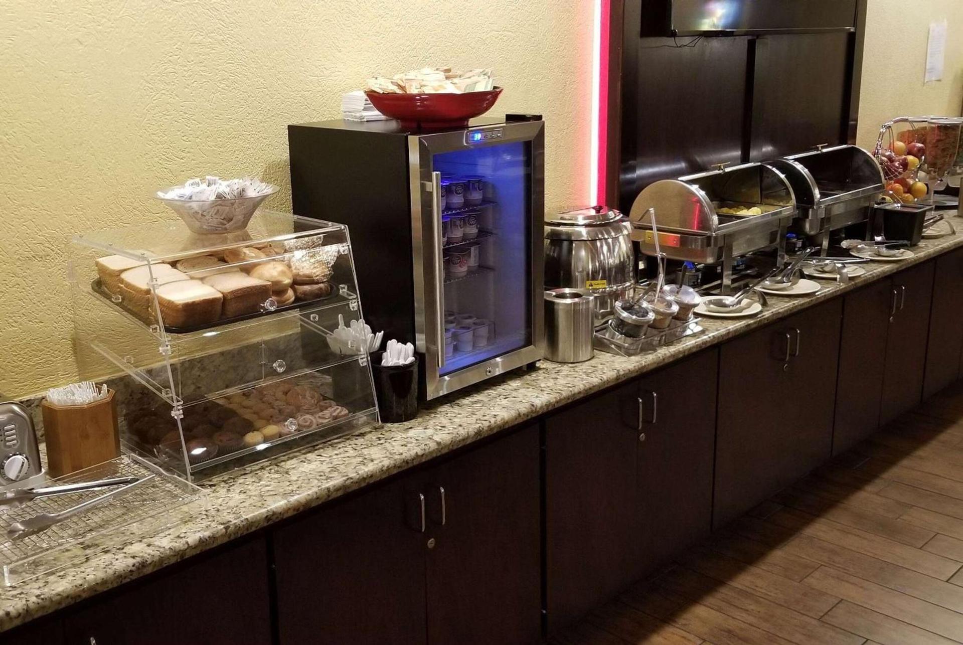 Ramada by Wyndham Houston Intercontinental Airport East photo 31