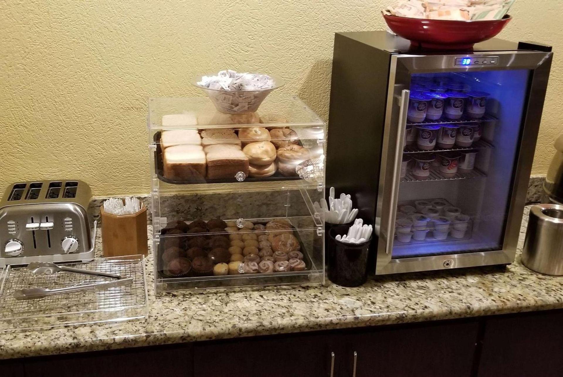 Ramada by Wyndham Houston Intercontinental Airport East photo 32