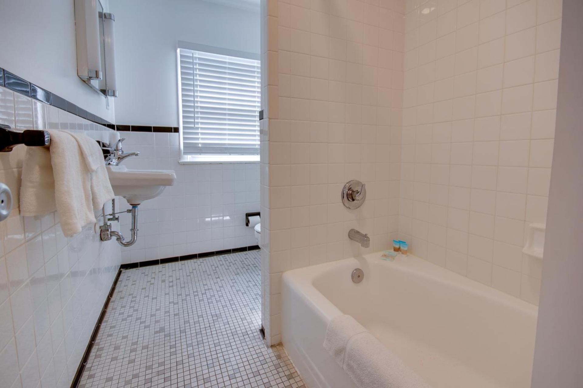 Empress Motel photo 4