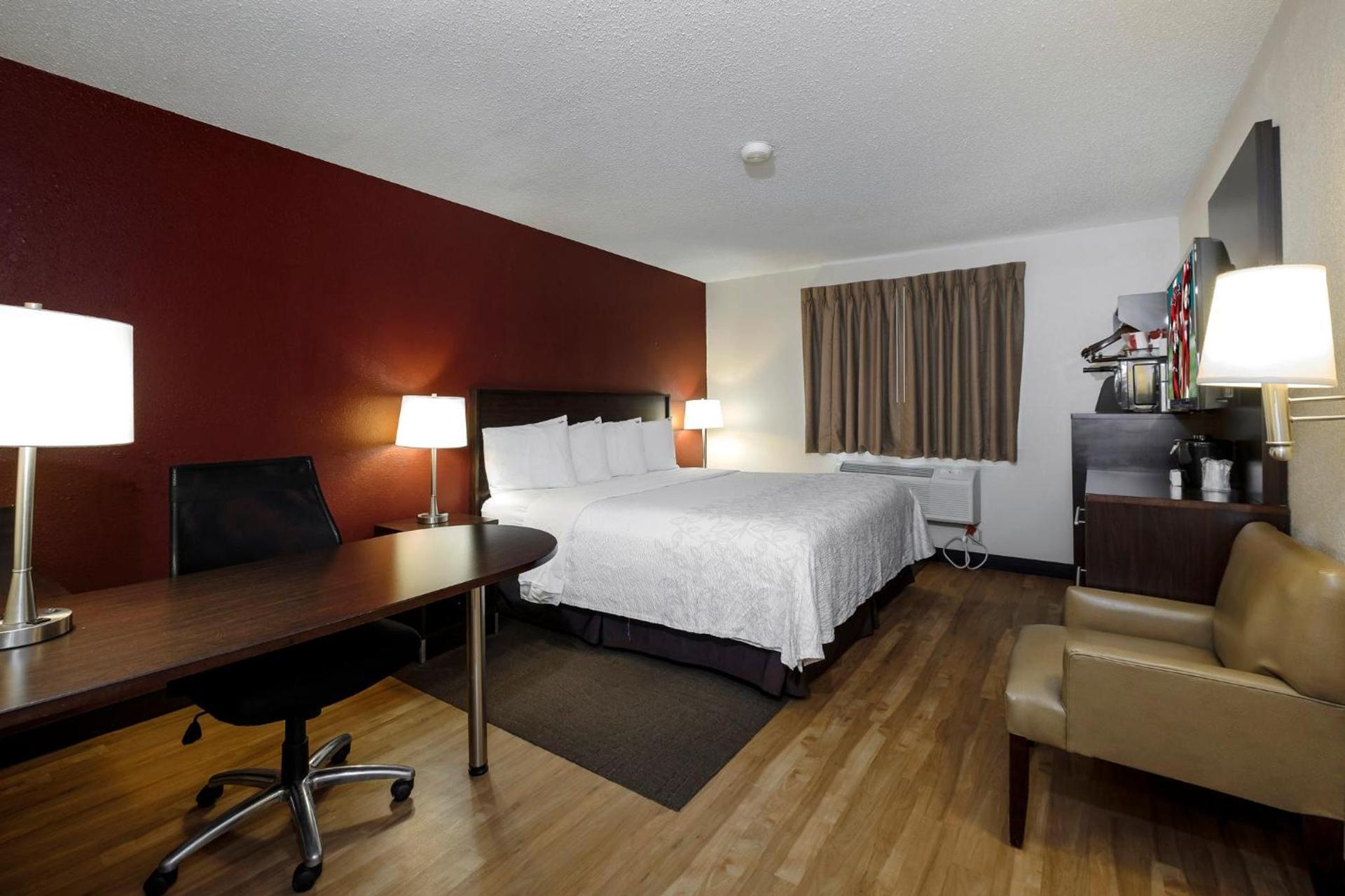 Red Roof Inn PLUS+ & Suites Malone photo 2