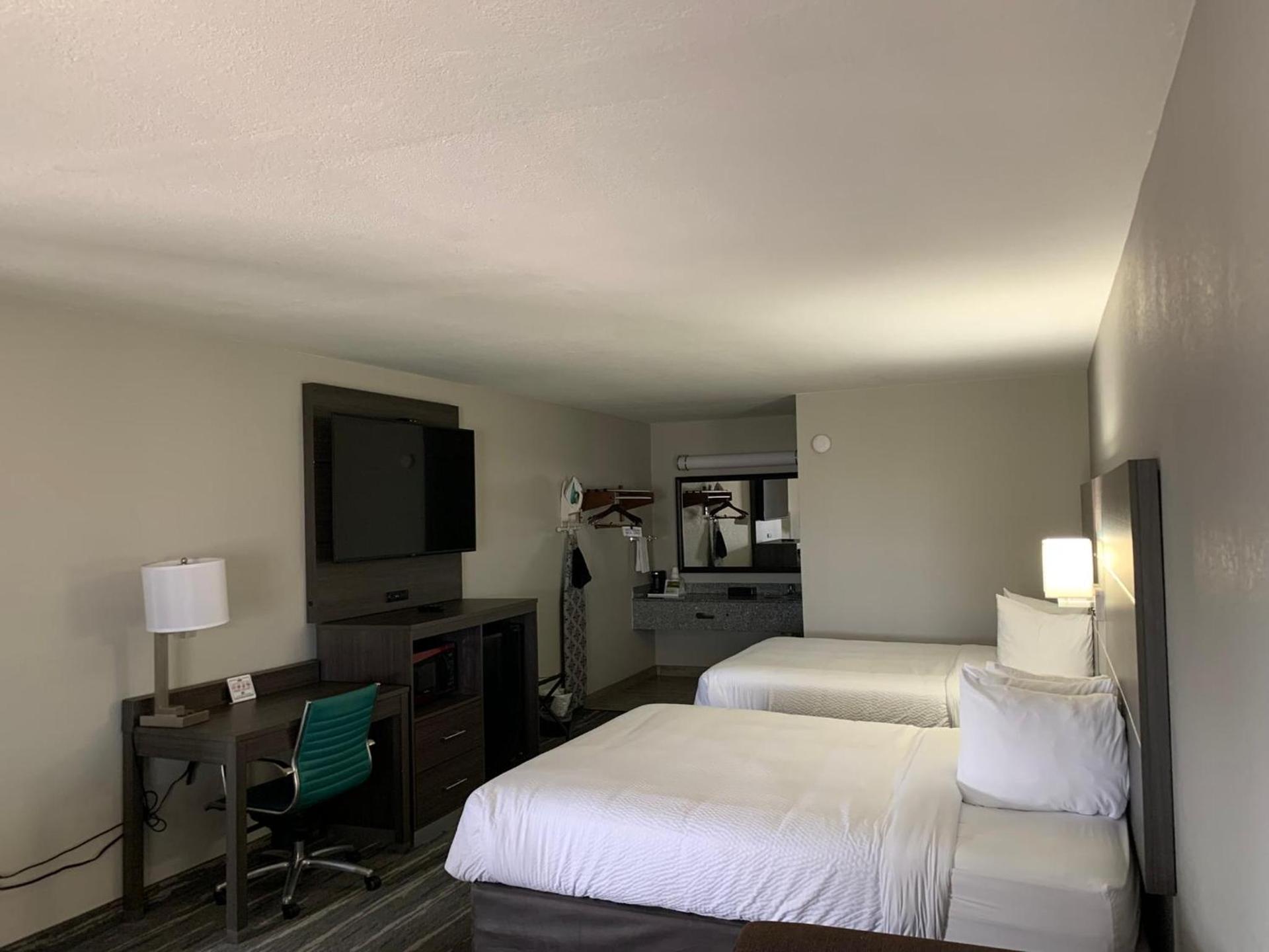Days Inn by Wyndham Wagoner photo 39