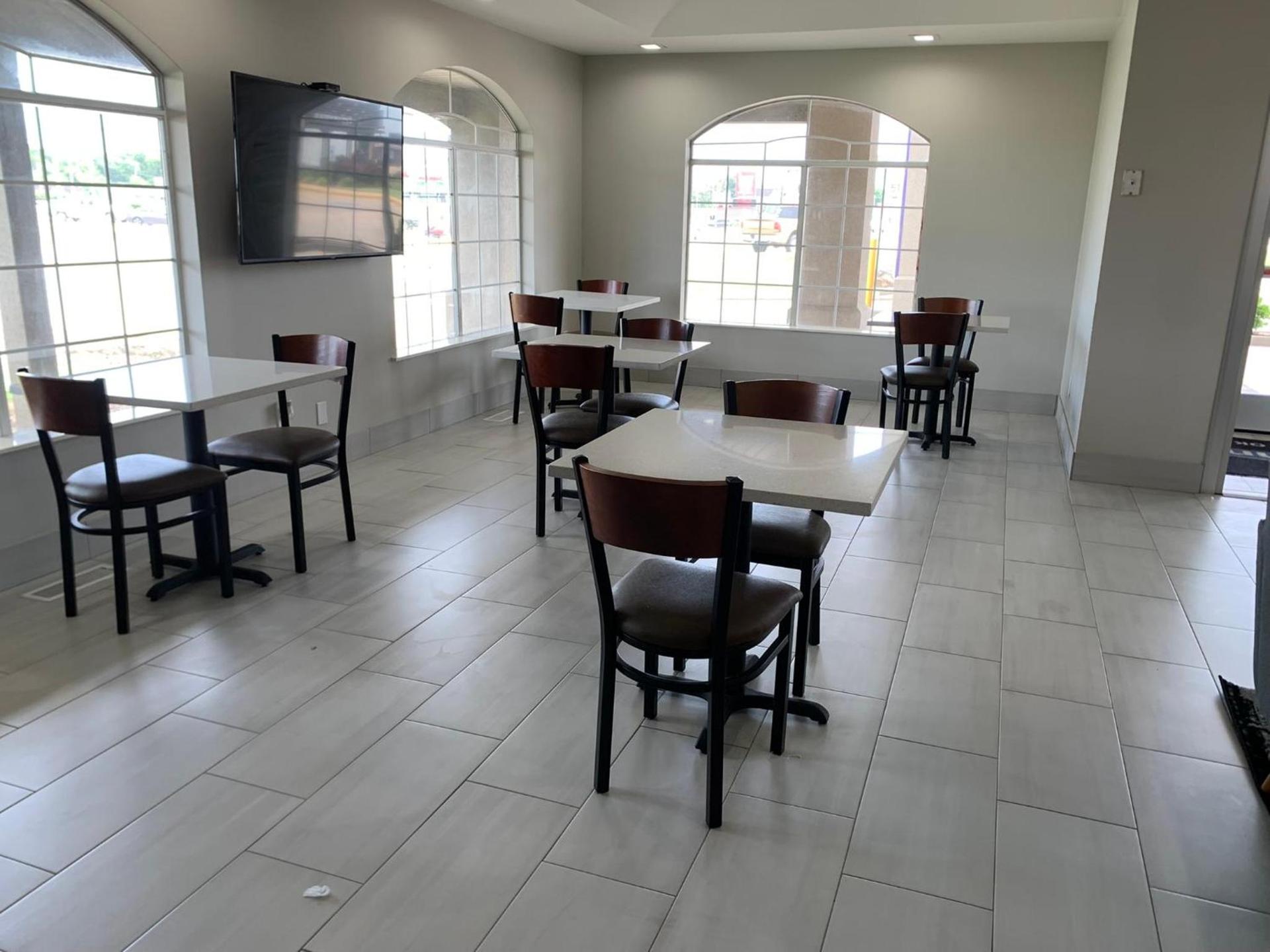 Days Inn by Wyndham Wagoner photo 36