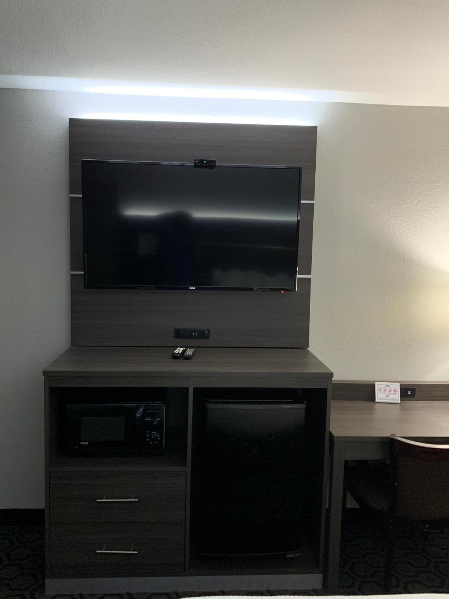 Days Inn by Wyndham Wagoner photo 35