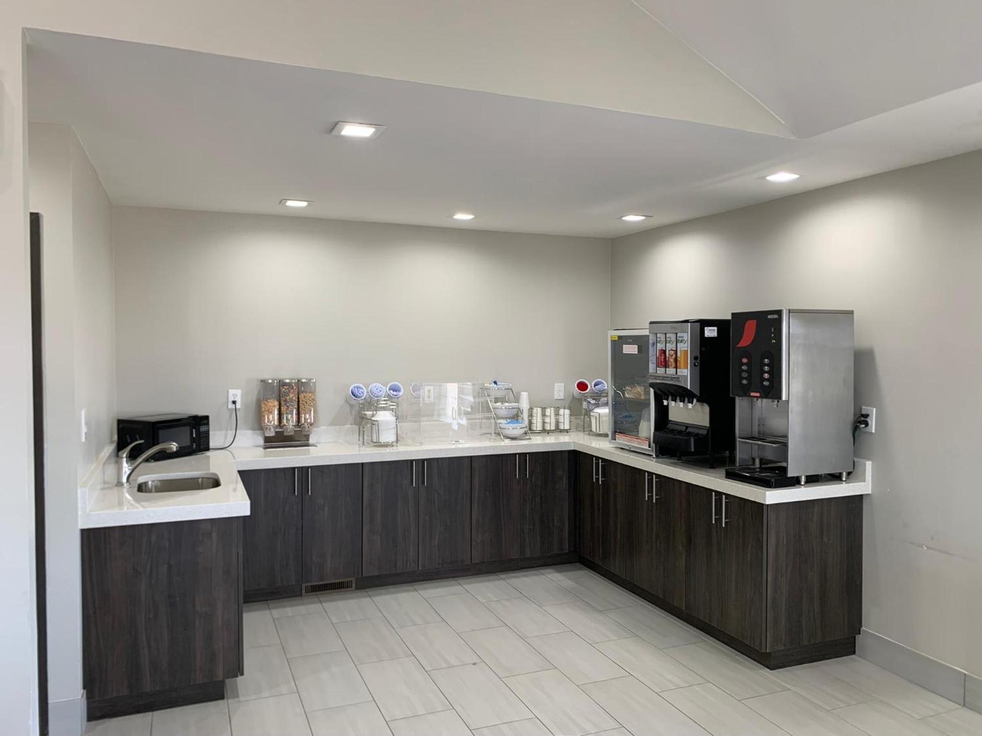 Days Inn by Wyndham Wagoner photo 43