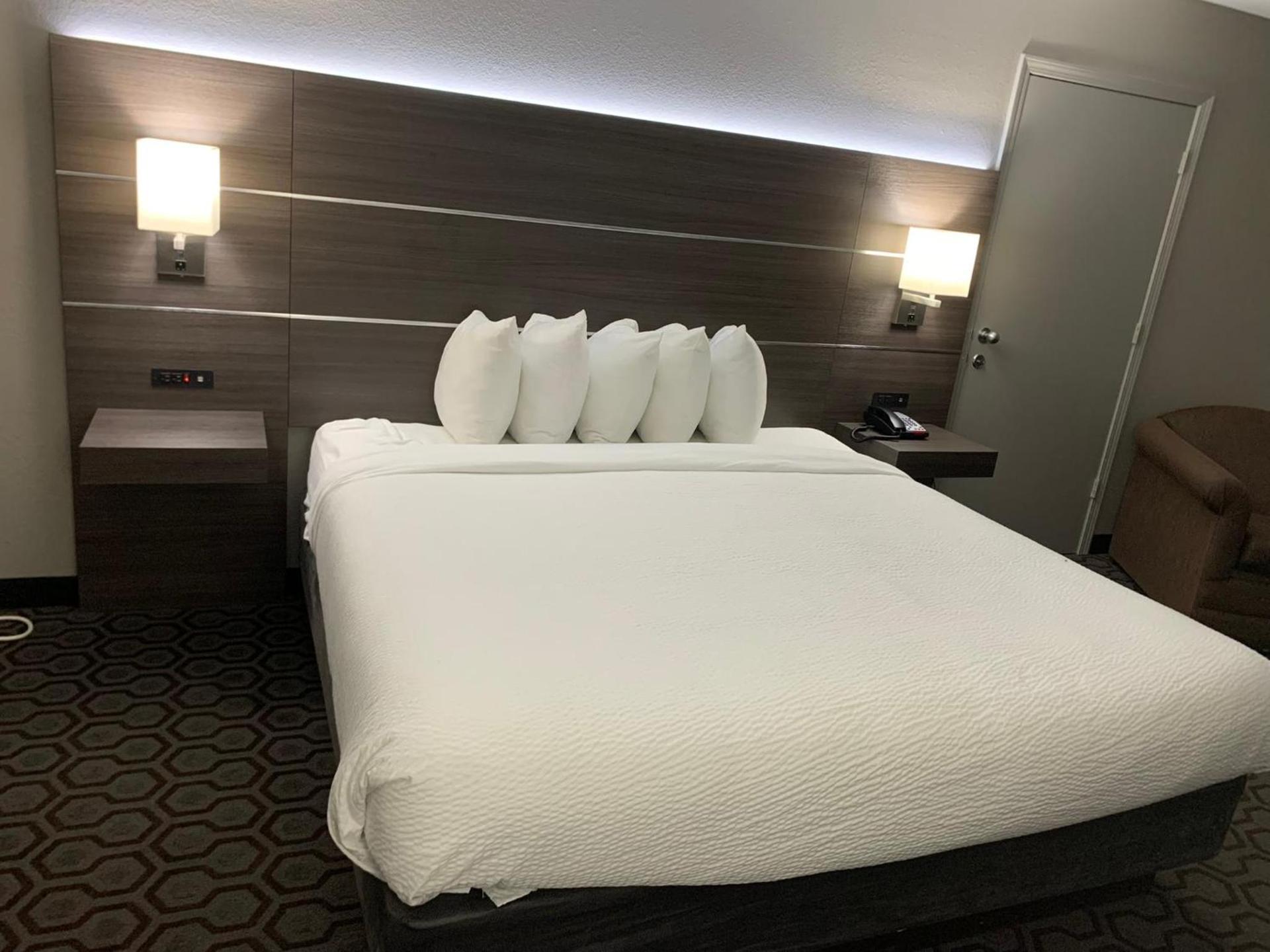 Days Inn by Wyndham Wagoner photo 27