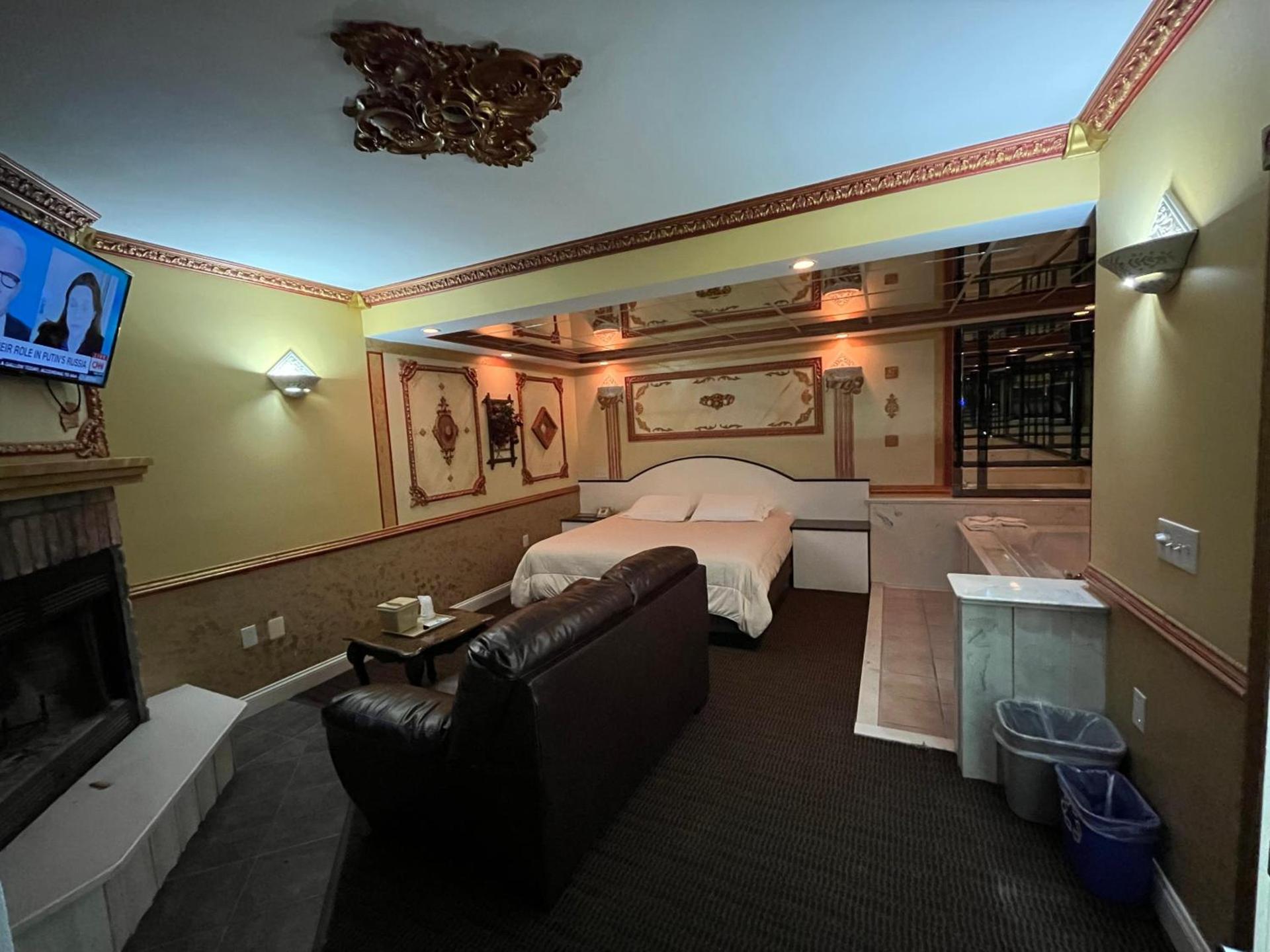 Gallery Holiday Motel photo 27