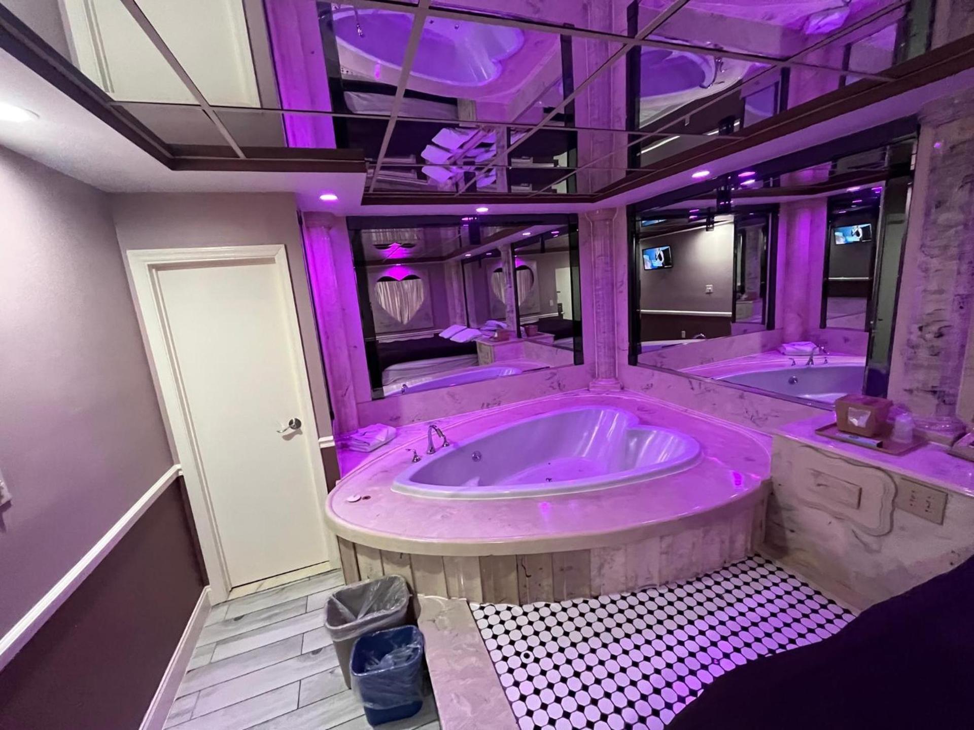 Gallery Holiday Motel photo 31