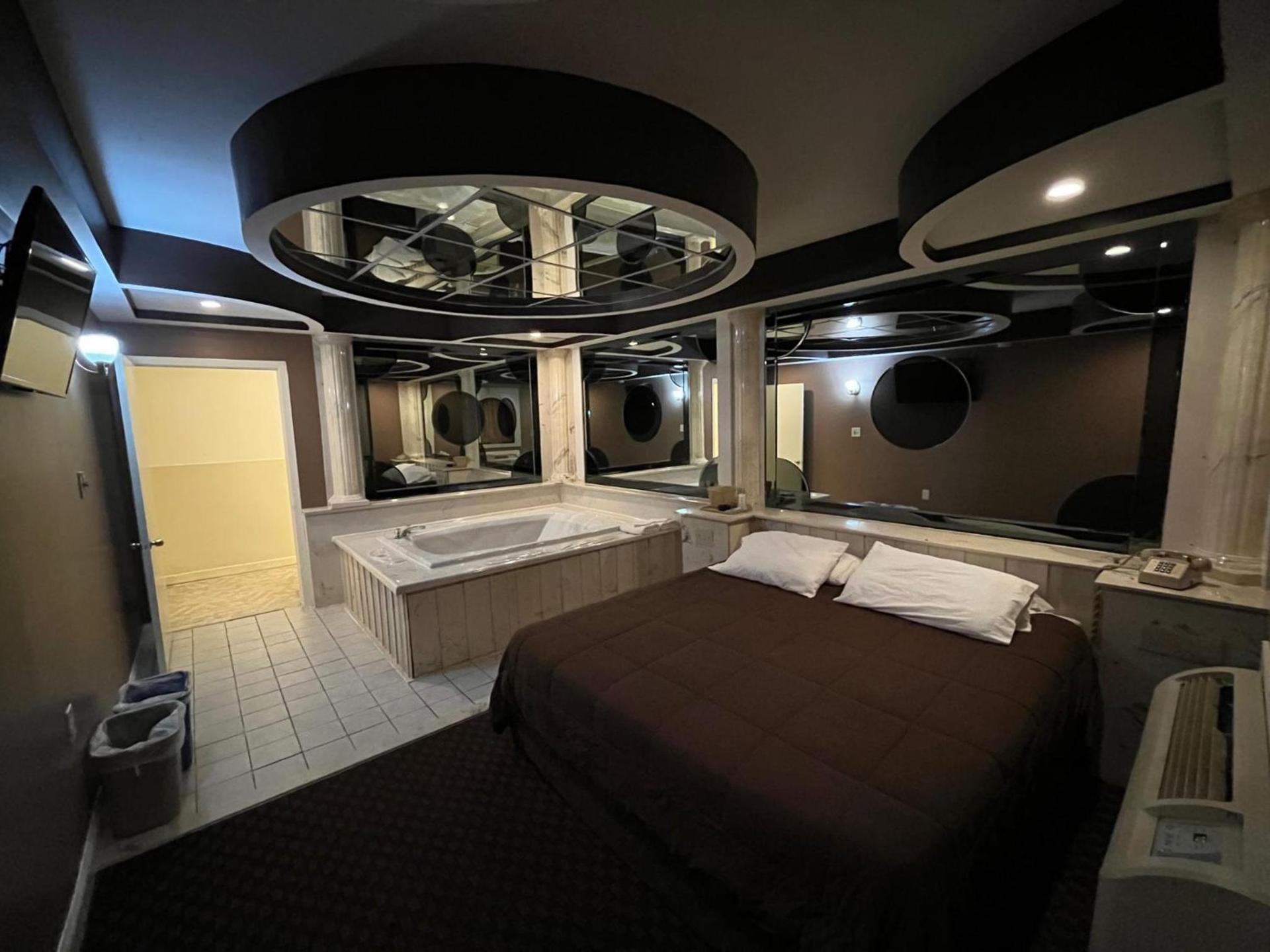 Gallery Holiday Motel photo 32