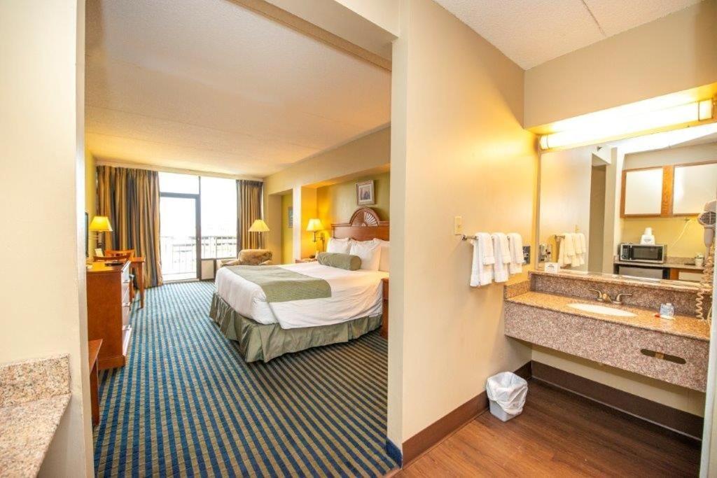 Days Inn by Wyndham Virginia Beach At The Beach photo 6