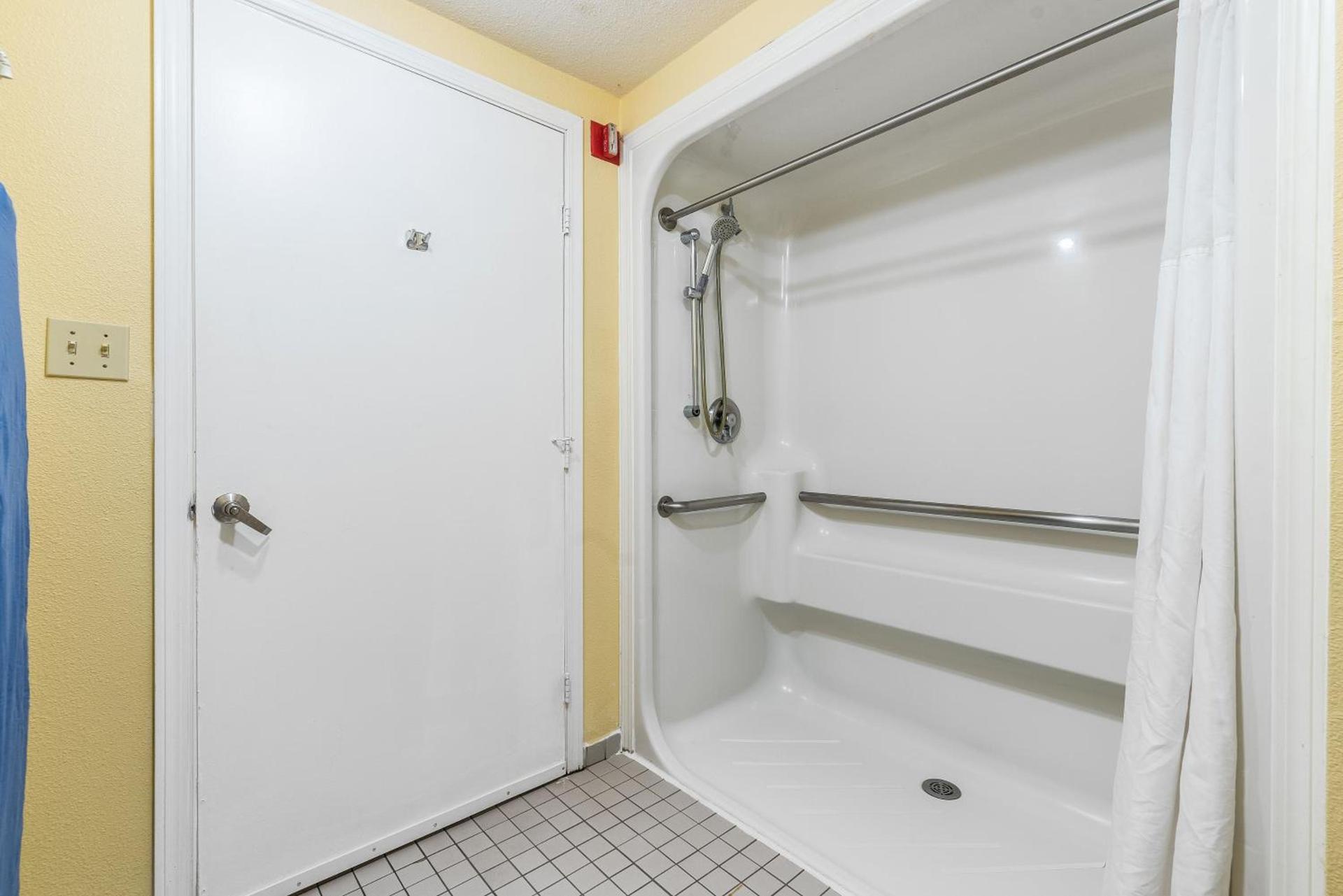 Days Inn by Wyndham Federal Way photo 7