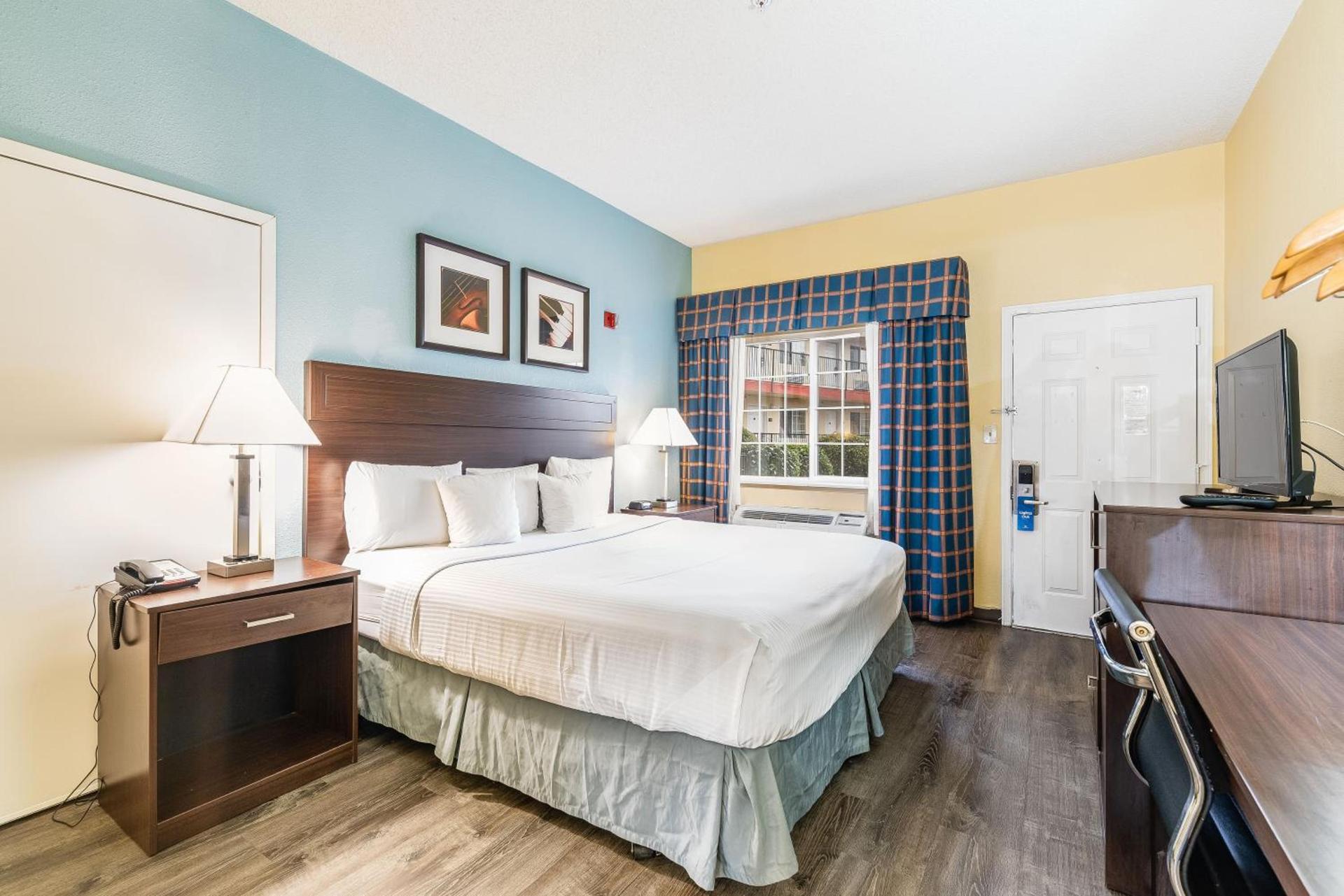 Days Inn by Wyndham Federal Way photo 17